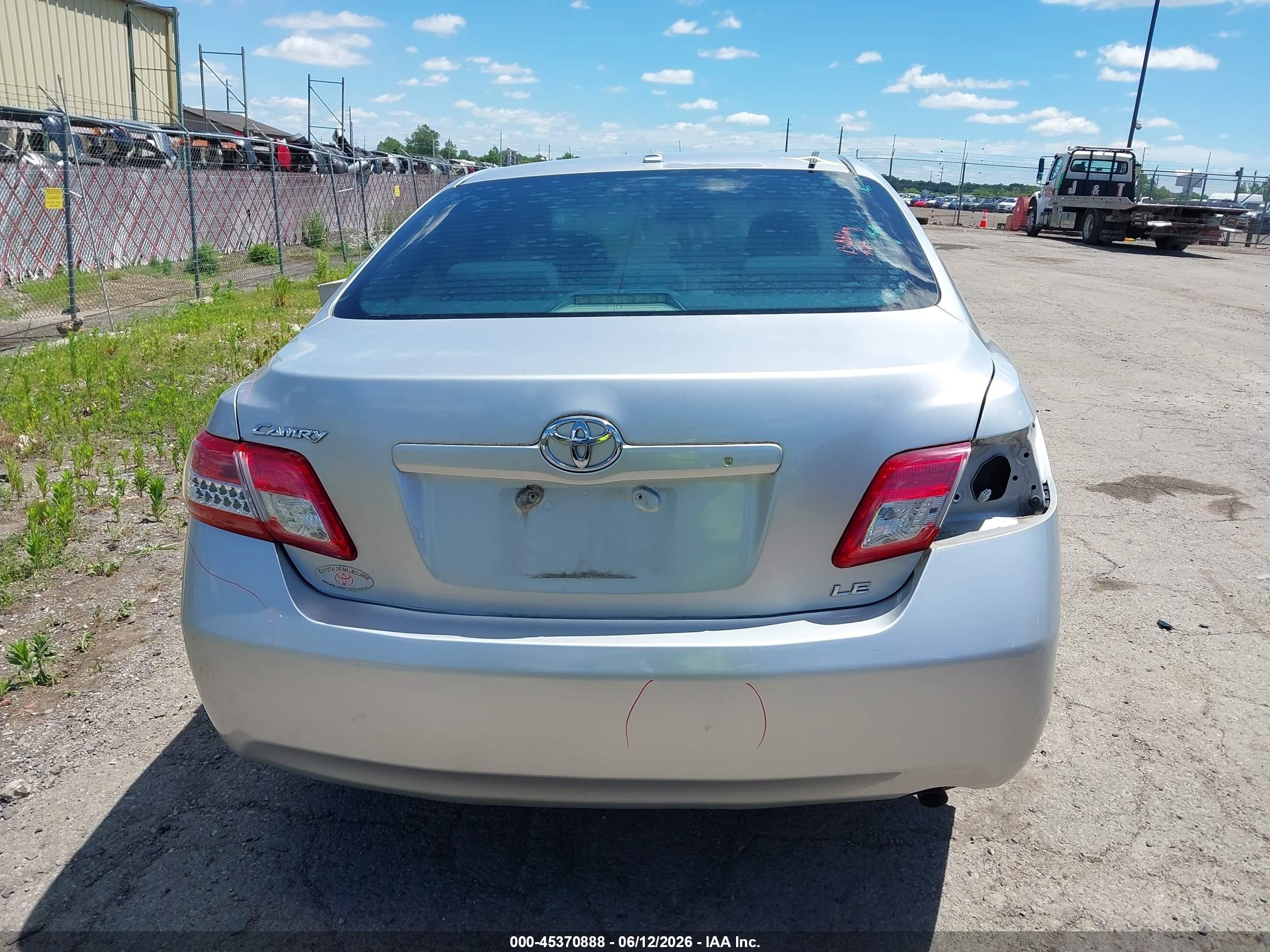 2011 Toyota Camry Le Silver vin: 4T1BF3EK2BU147155