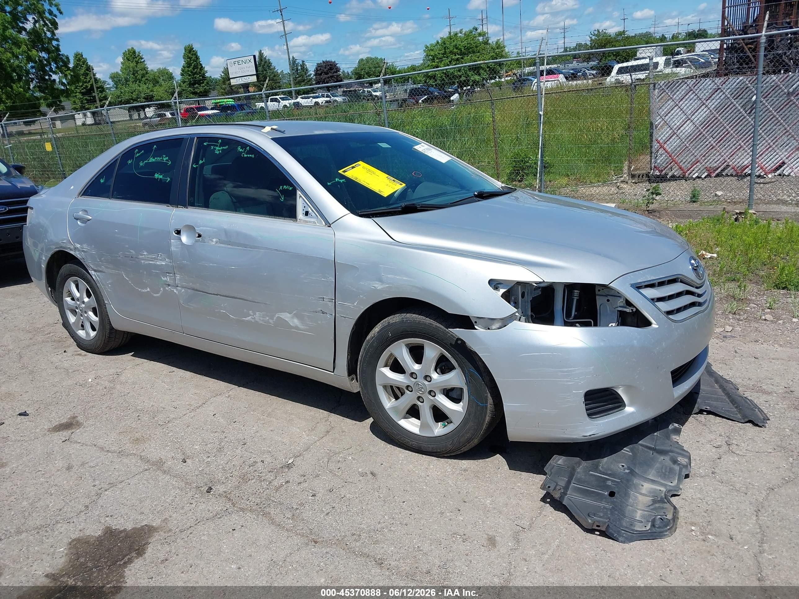 2011 Toyota Camry Le Silver vin: 4T1BF3EK2BU147155