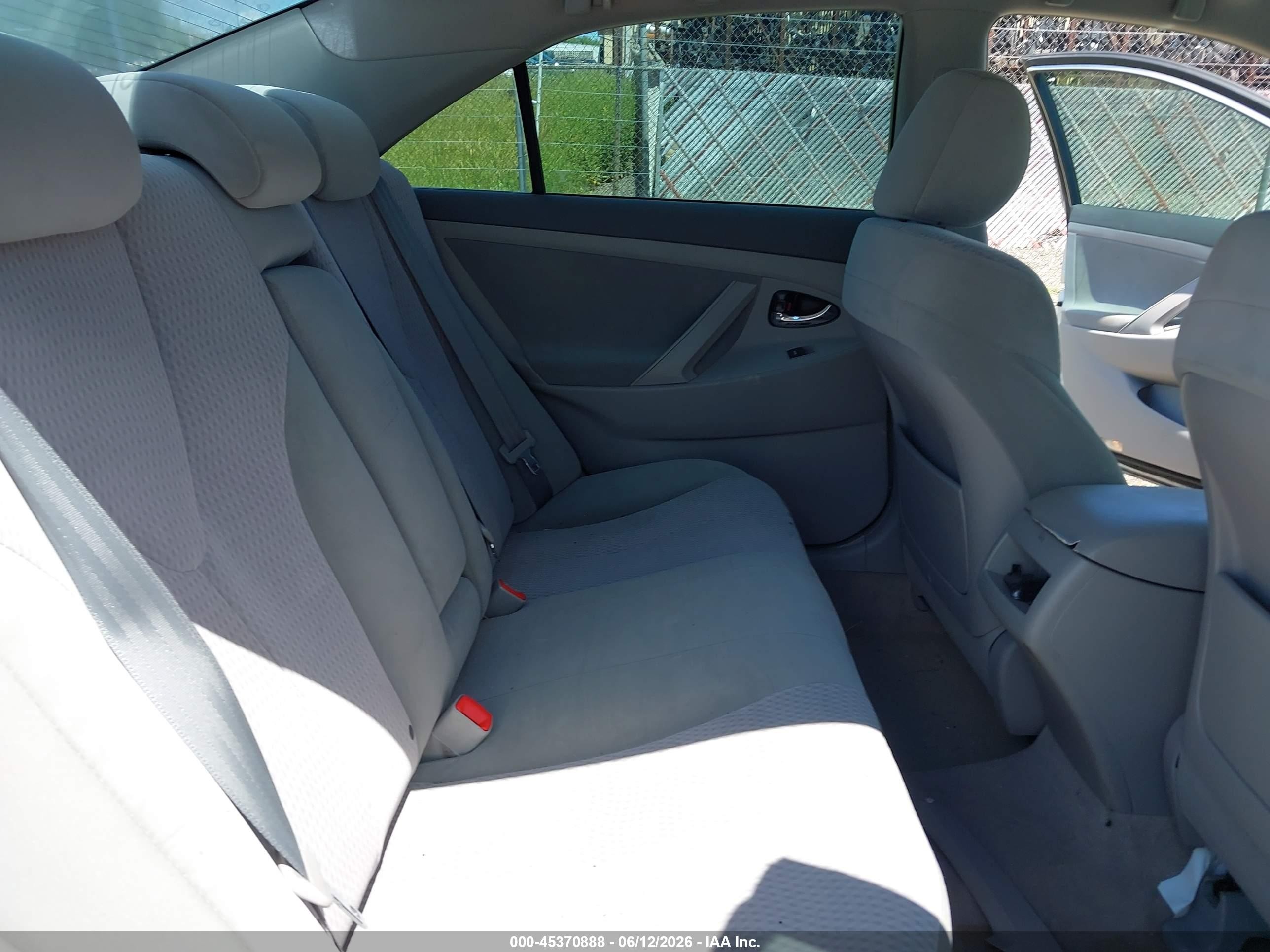 2011 Toyota Camry Le Silver vin: 4T1BF3EK2BU147155