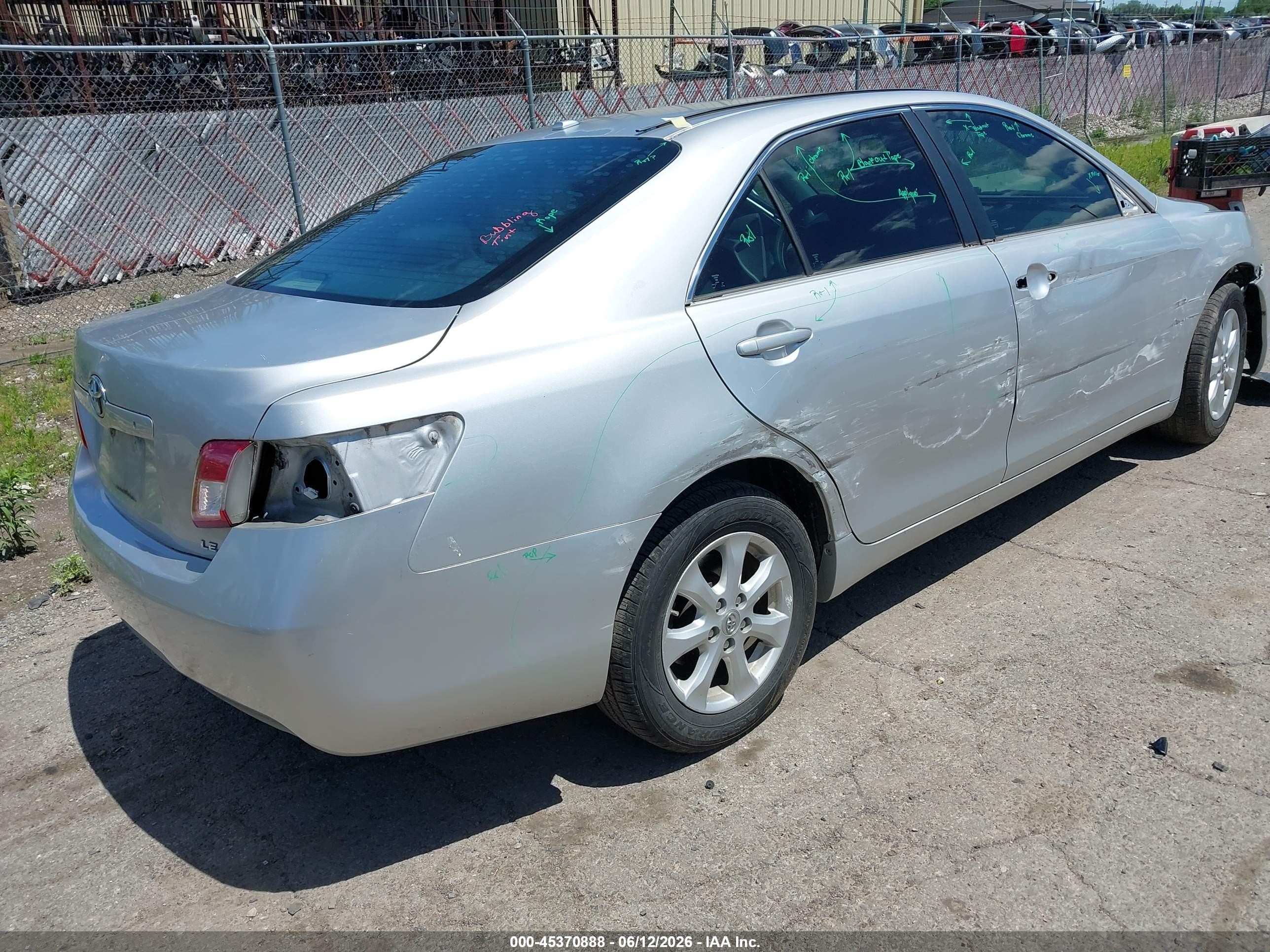 2011 Toyota Camry Le Silver vin: 4T1BF3EK2BU147155