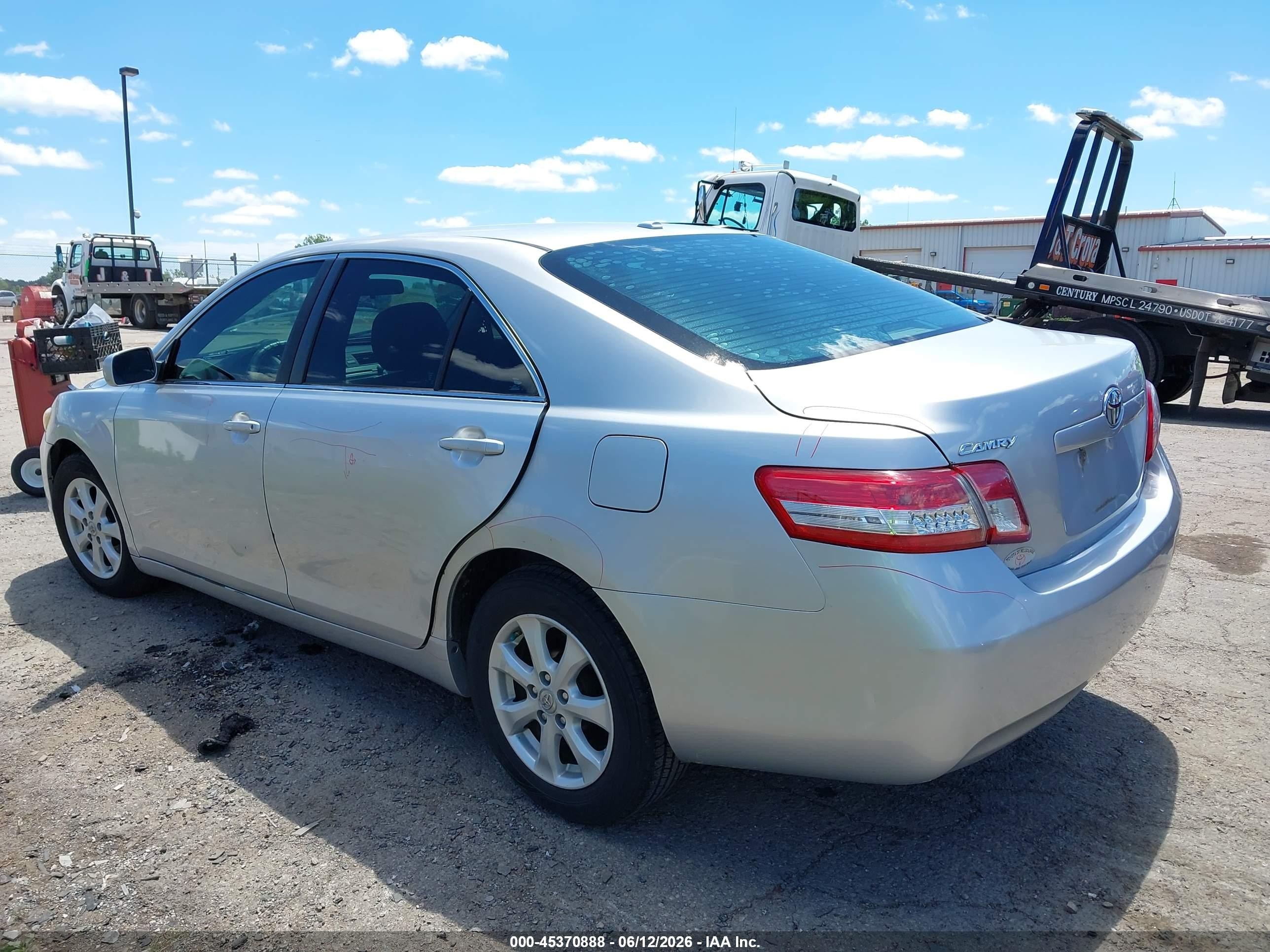 2011 Toyota Camry Le Silver vin: 4T1BF3EK2BU147155