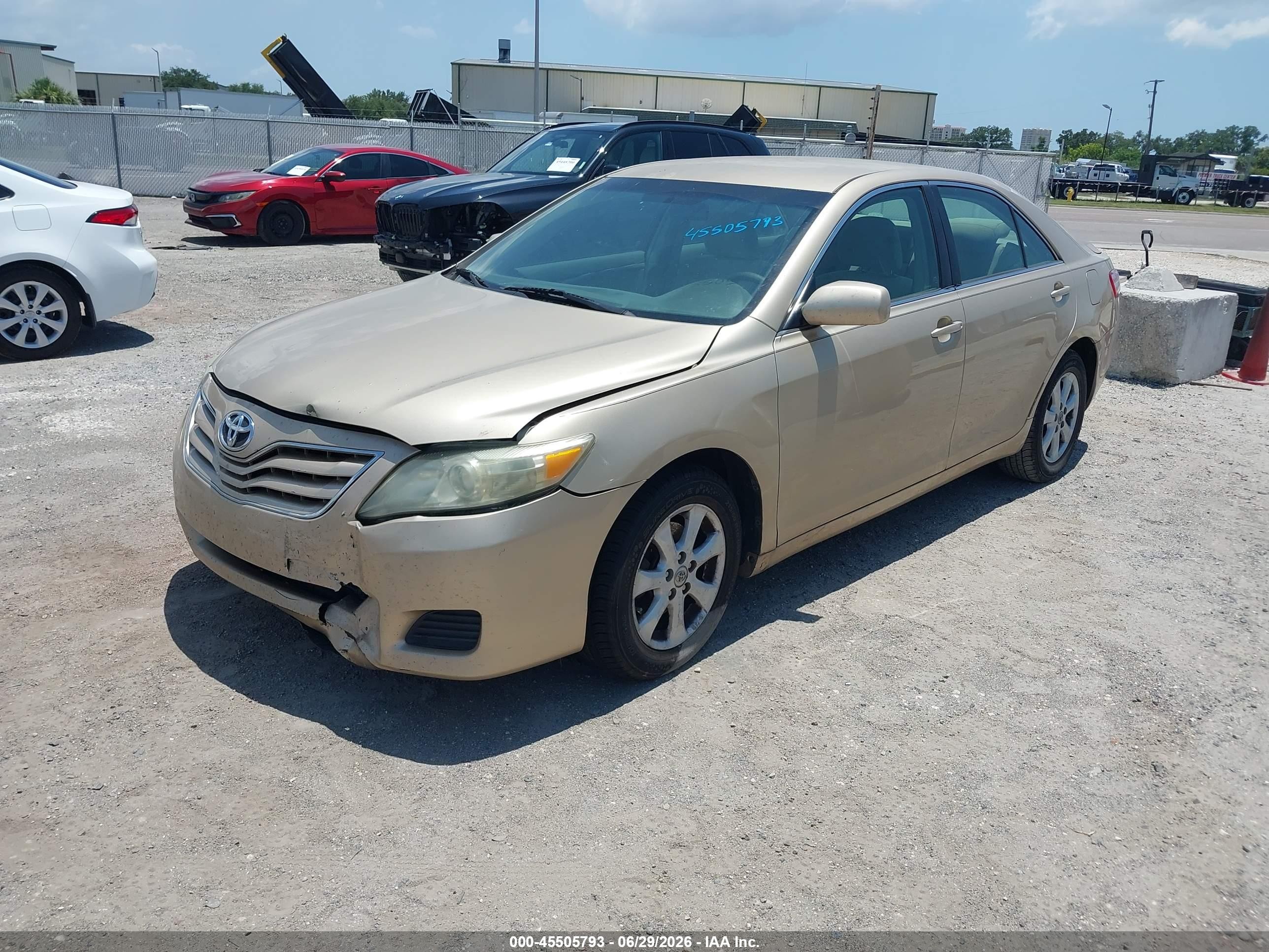 2011 Toyota Camry Le Gold vin: 4T1BF3EK2BU154638