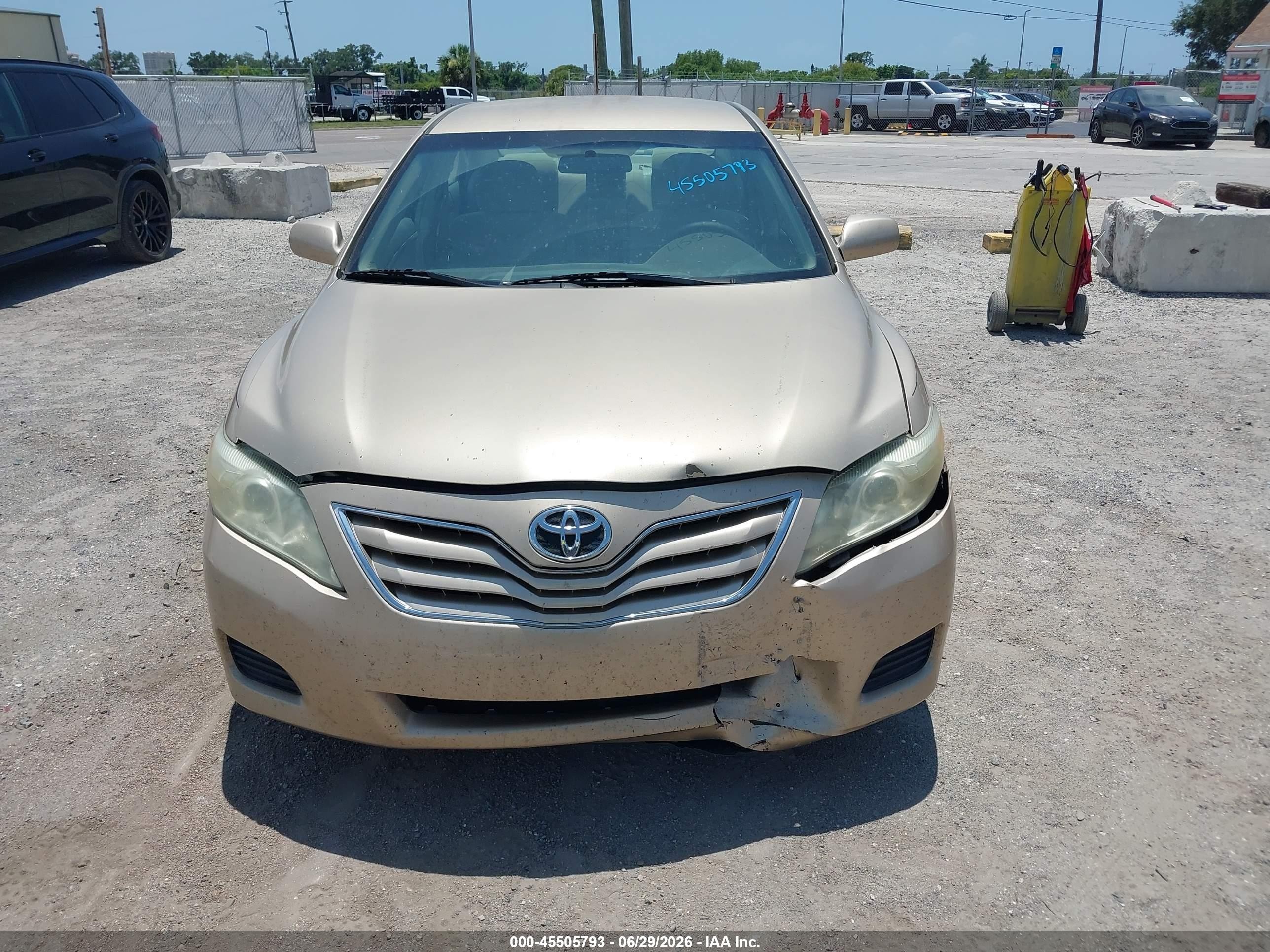 2011 Toyota Camry Le Gold vin: 4T1BF3EK2BU154638