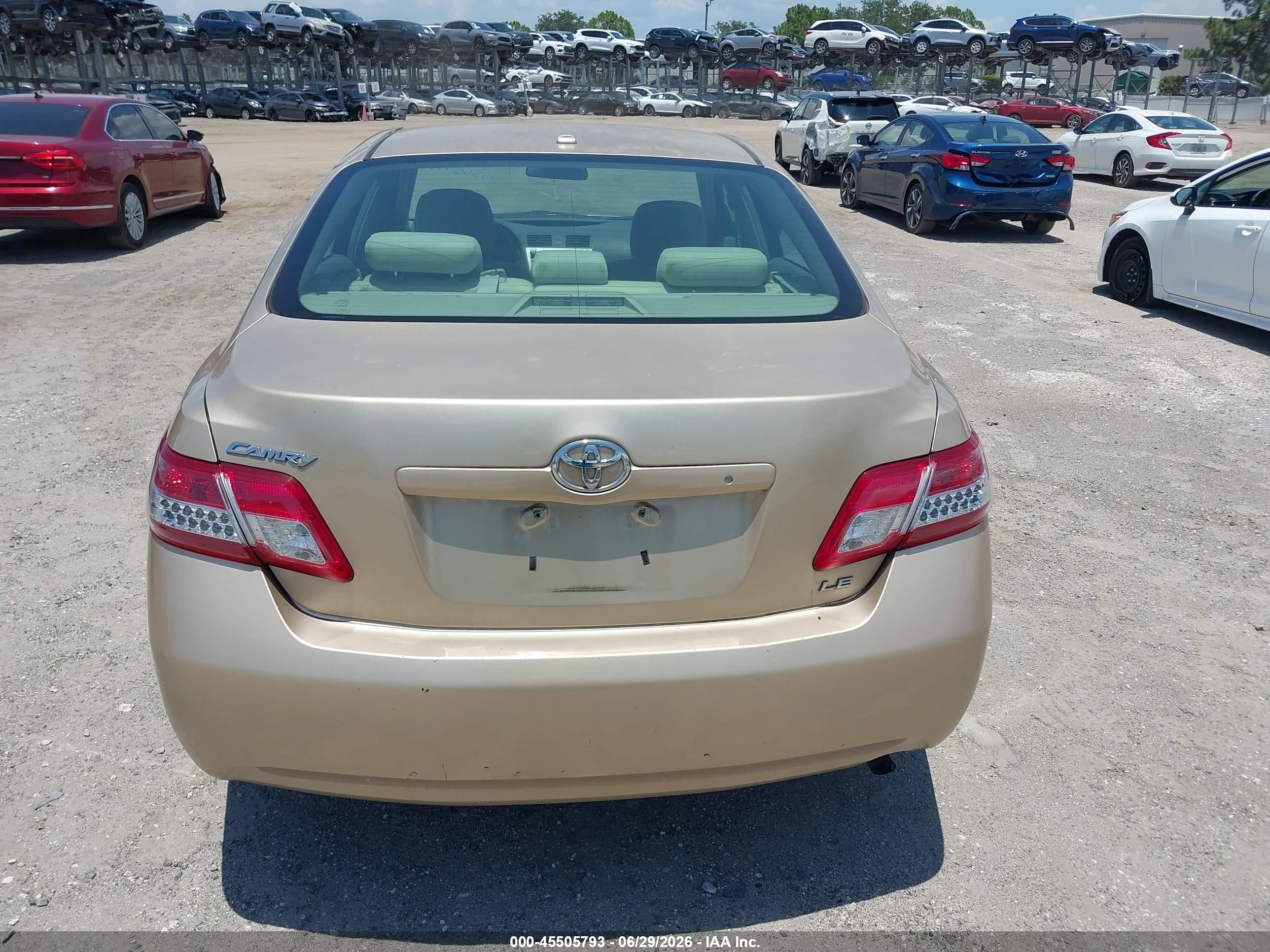 2011 Toyota Camry Le Gold vin: 4T1BF3EK2BU154638