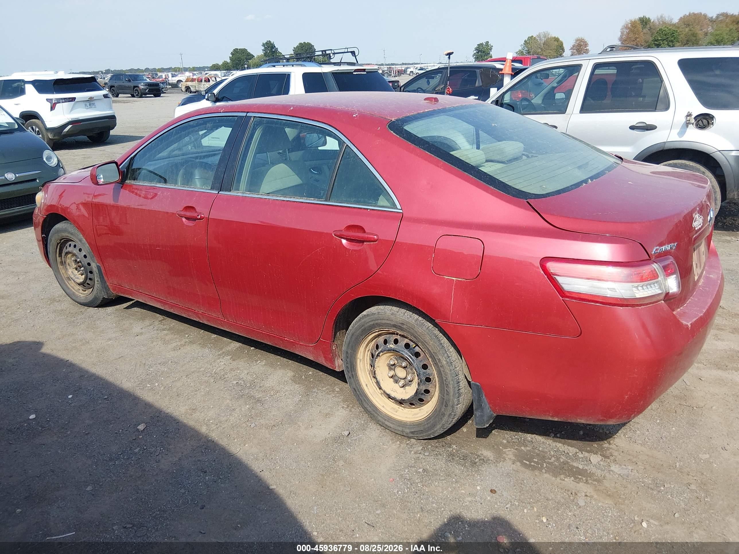 2011 Toyota Camry Le Red vin: 4T1BF3EK2BU158575