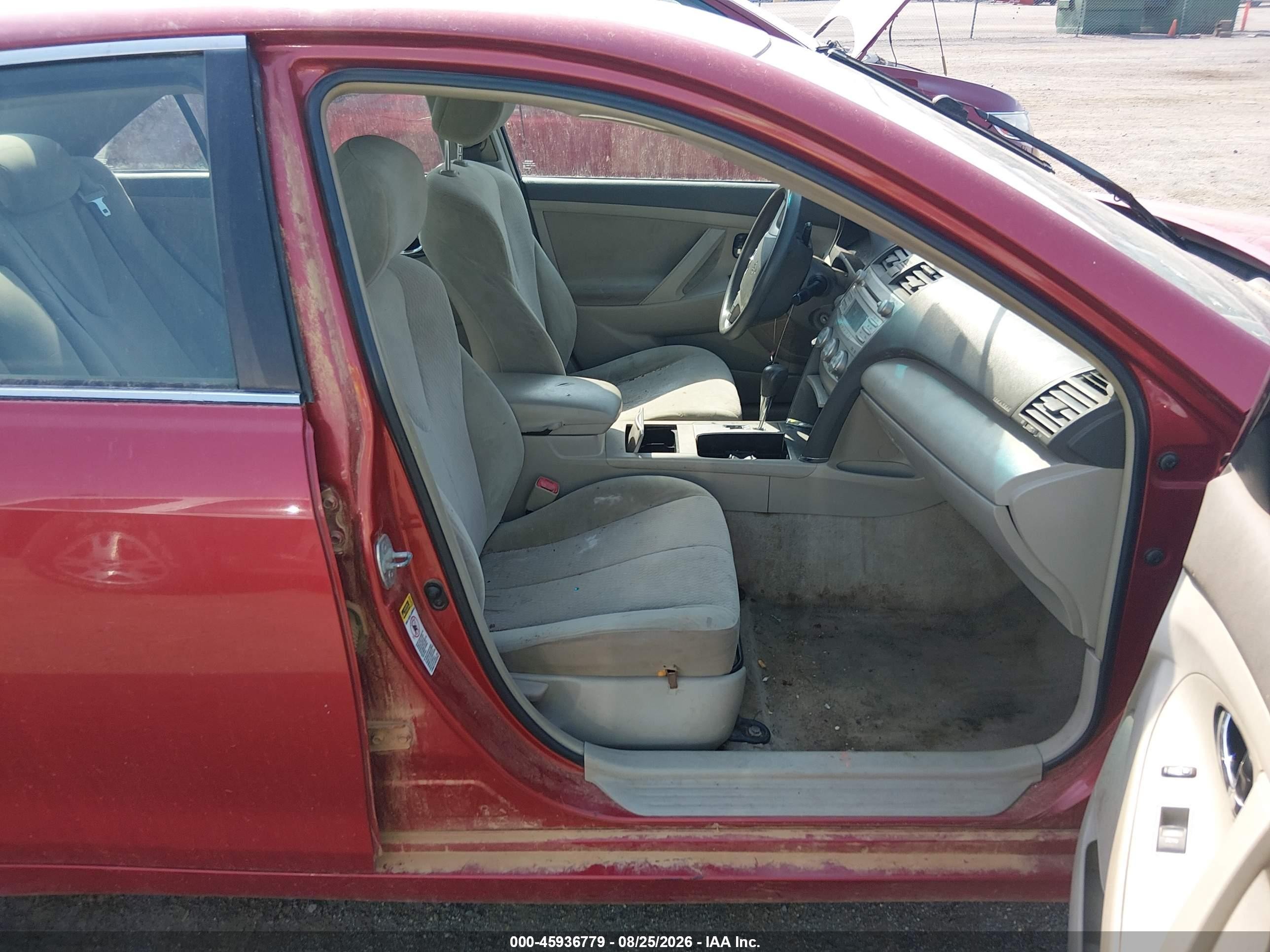 2011 Toyota Camry Le Red vin: 4T1BF3EK2BU158575