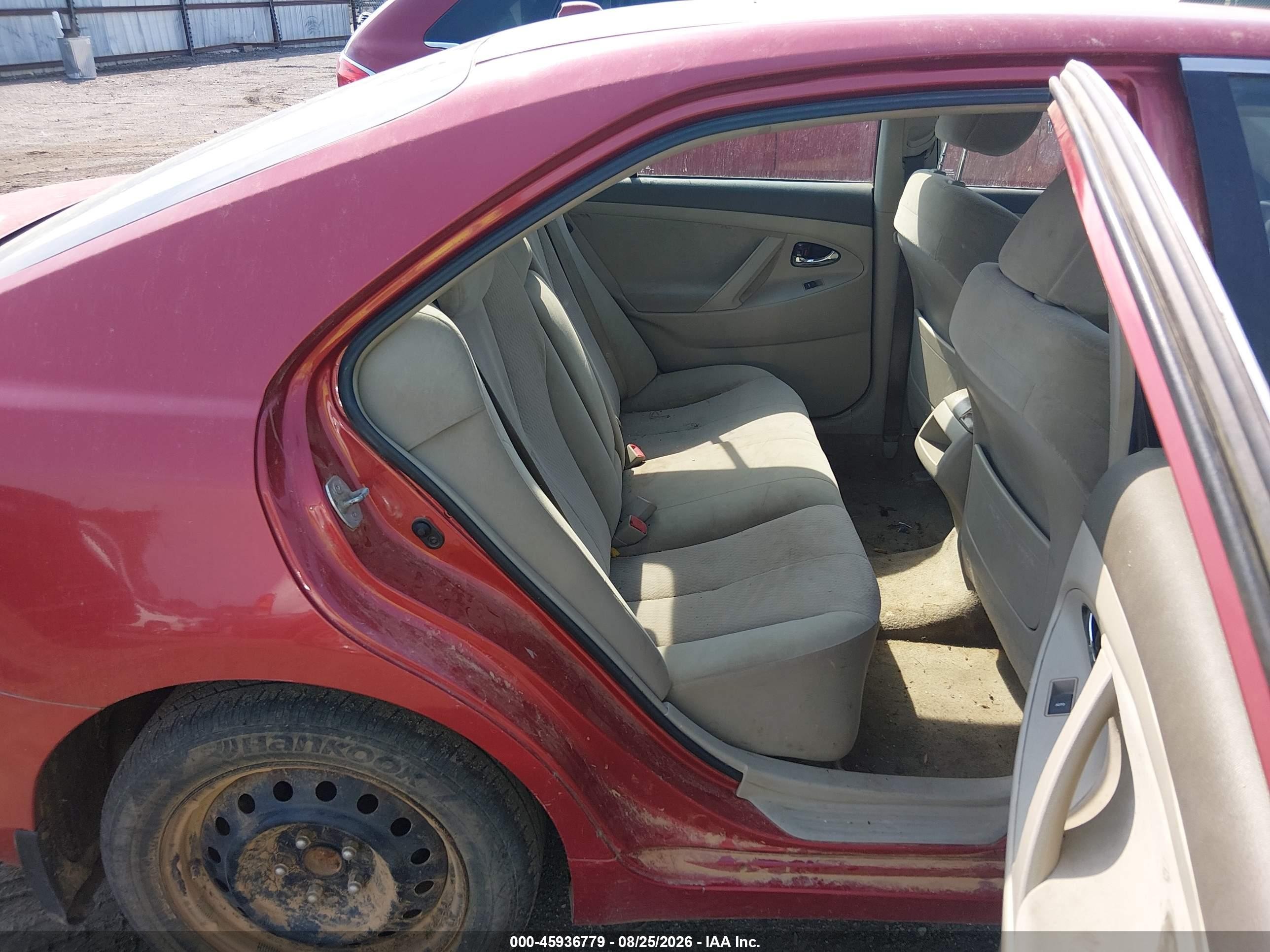 2011 Toyota Camry Le Red vin: 4T1BF3EK2BU158575
