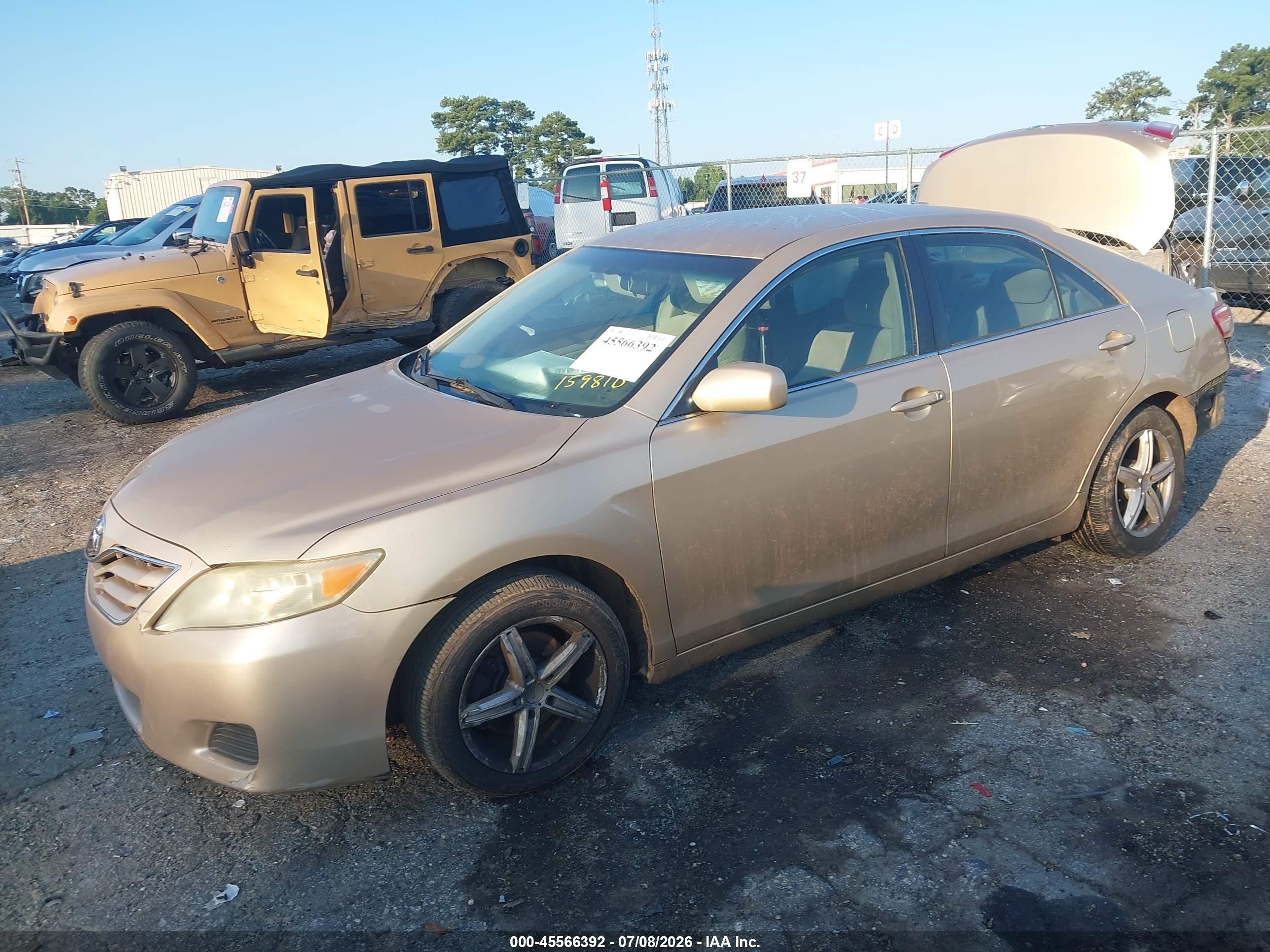 2011 Toyota Camry Le Gold vin: 4T1BF3EK2BU159810