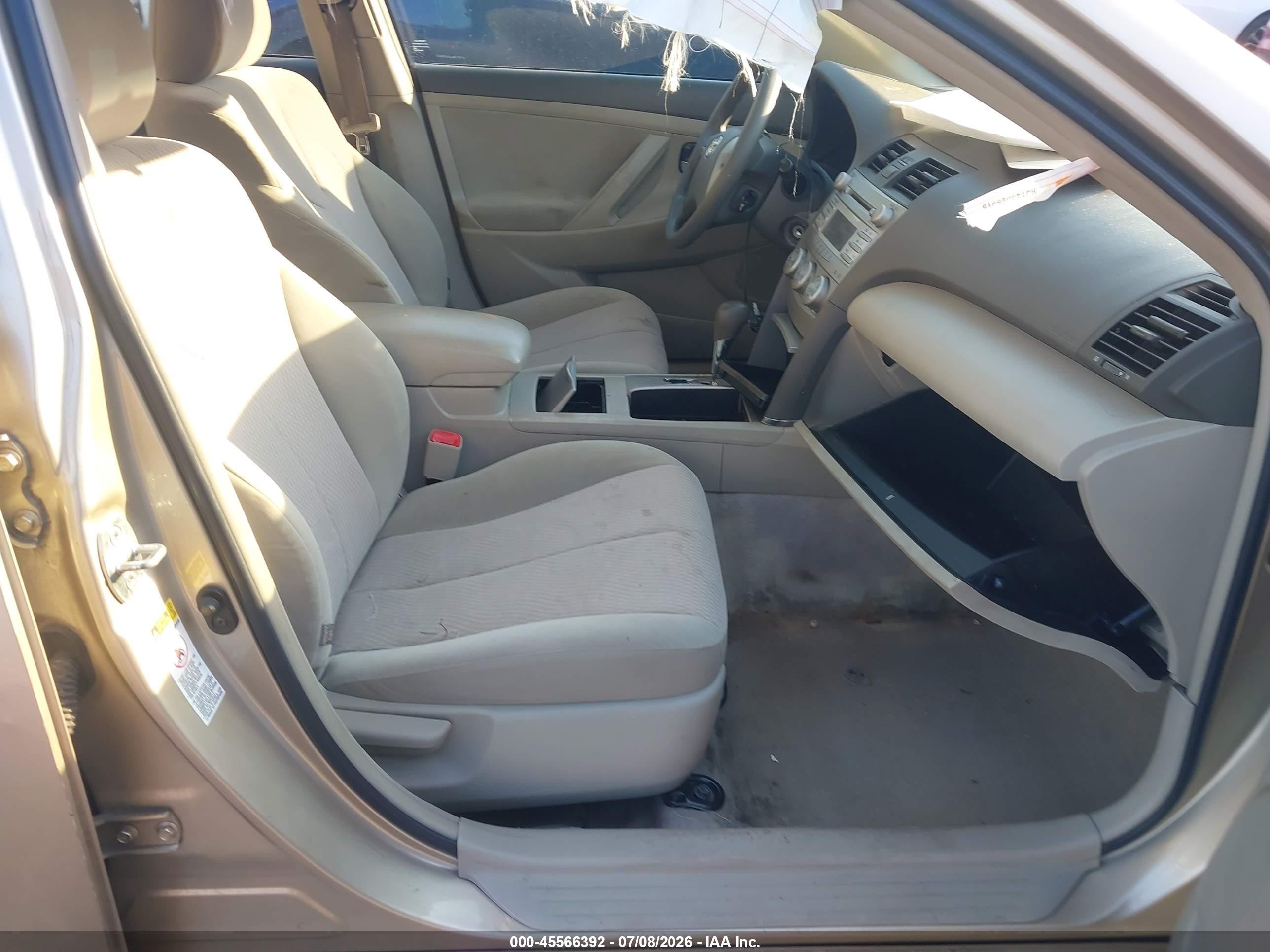 2011 Toyota Camry Le Gold vin: 4T1BF3EK2BU159810