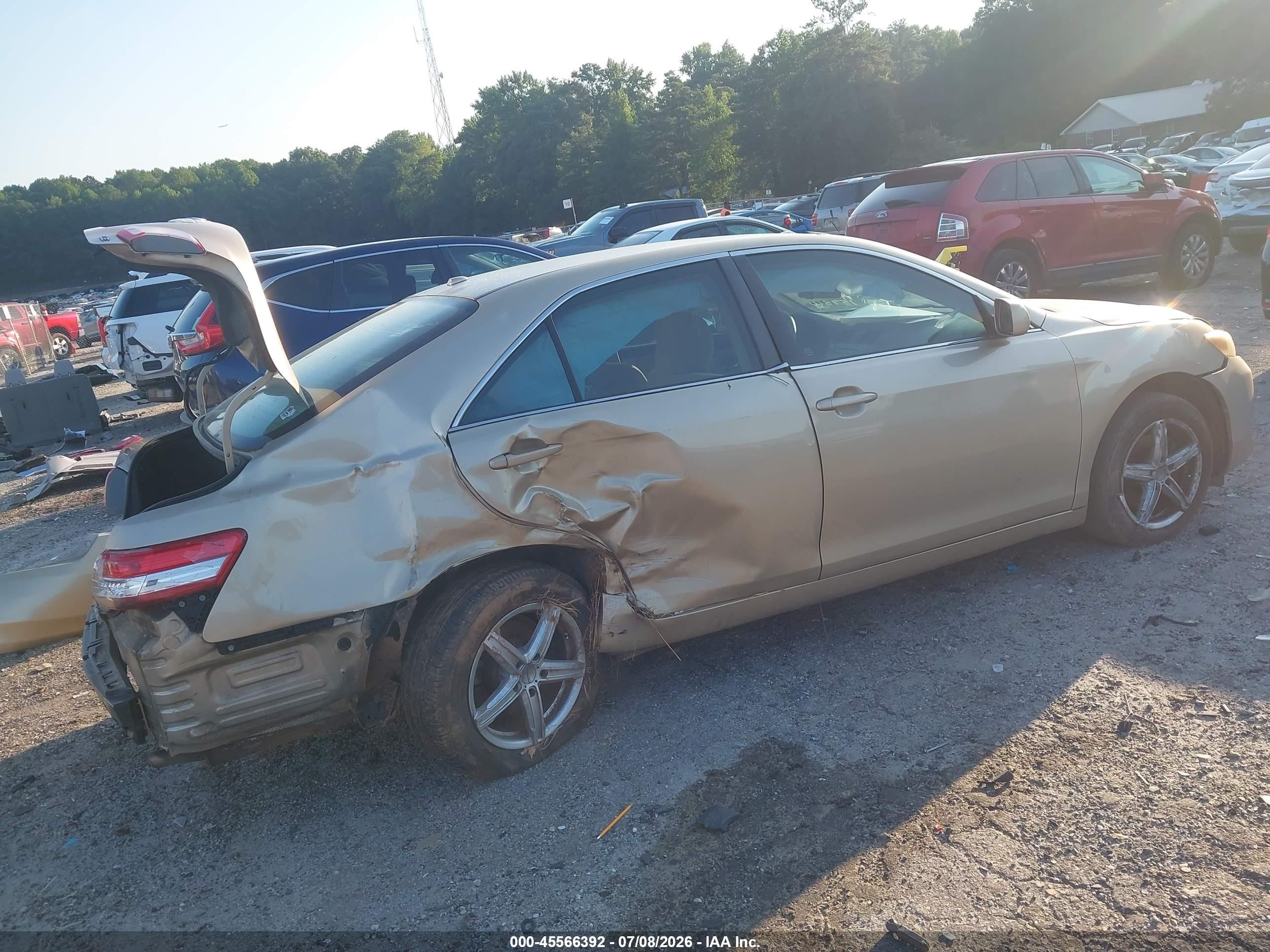 2011 Toyota Camry Le Gold vin: 4T1BF3EK2BU159810