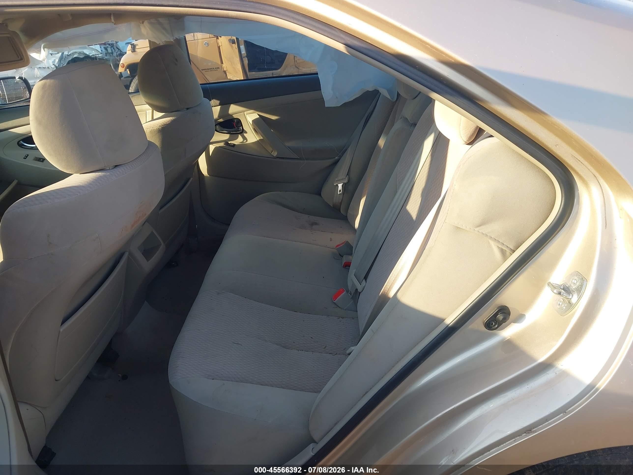 2011 Toyota Camry Le Gold vin: 4T1BF3EK2BU159810