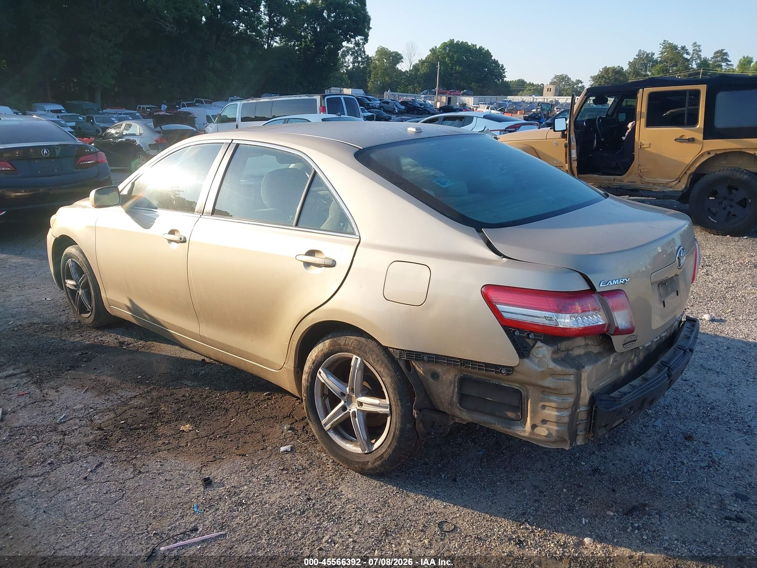 2011 Toyota Camry Le Gold vin: 4T1BF3EK2BU159810