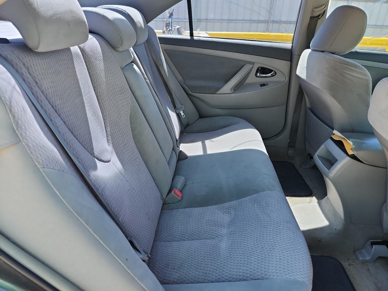 2011 Toyota Camry Le Gray vin: 4T1BF3EK2BU184674
