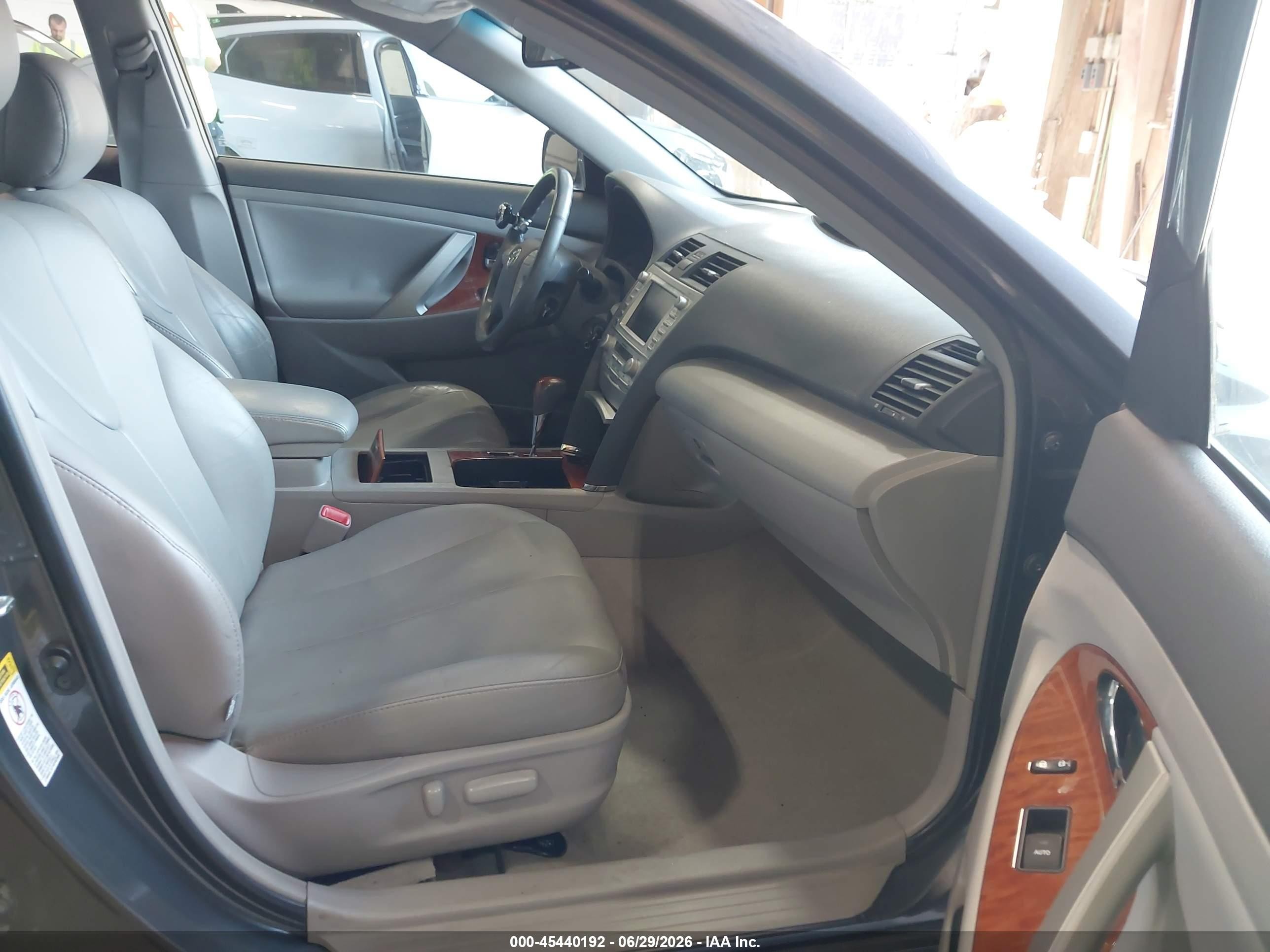2011 Toyota Camry Xle Gray vin: 4T1BF3EK2BU208102