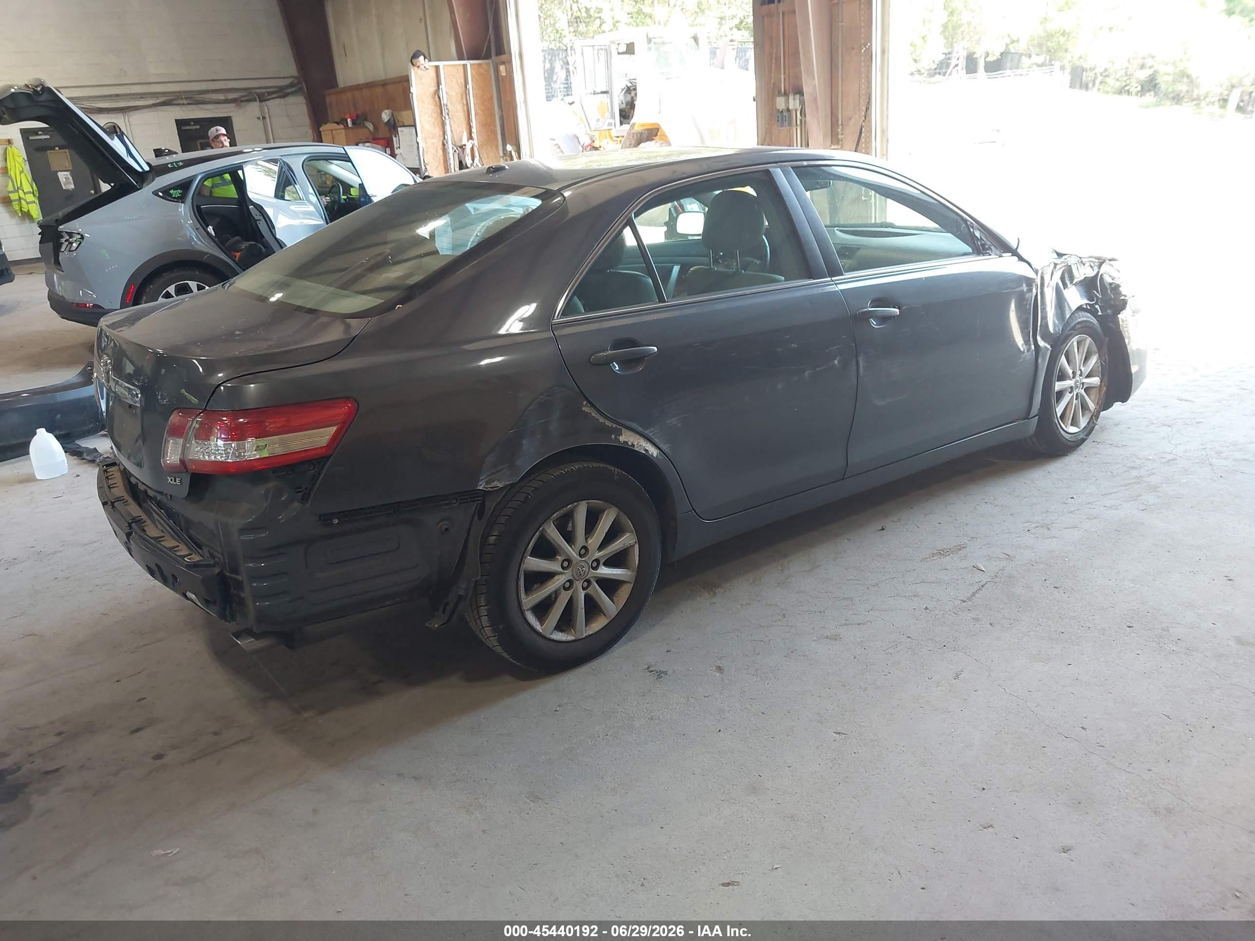 2011 Toyota Camry Xle Gray vin: 4T1BF3EK2BU208102