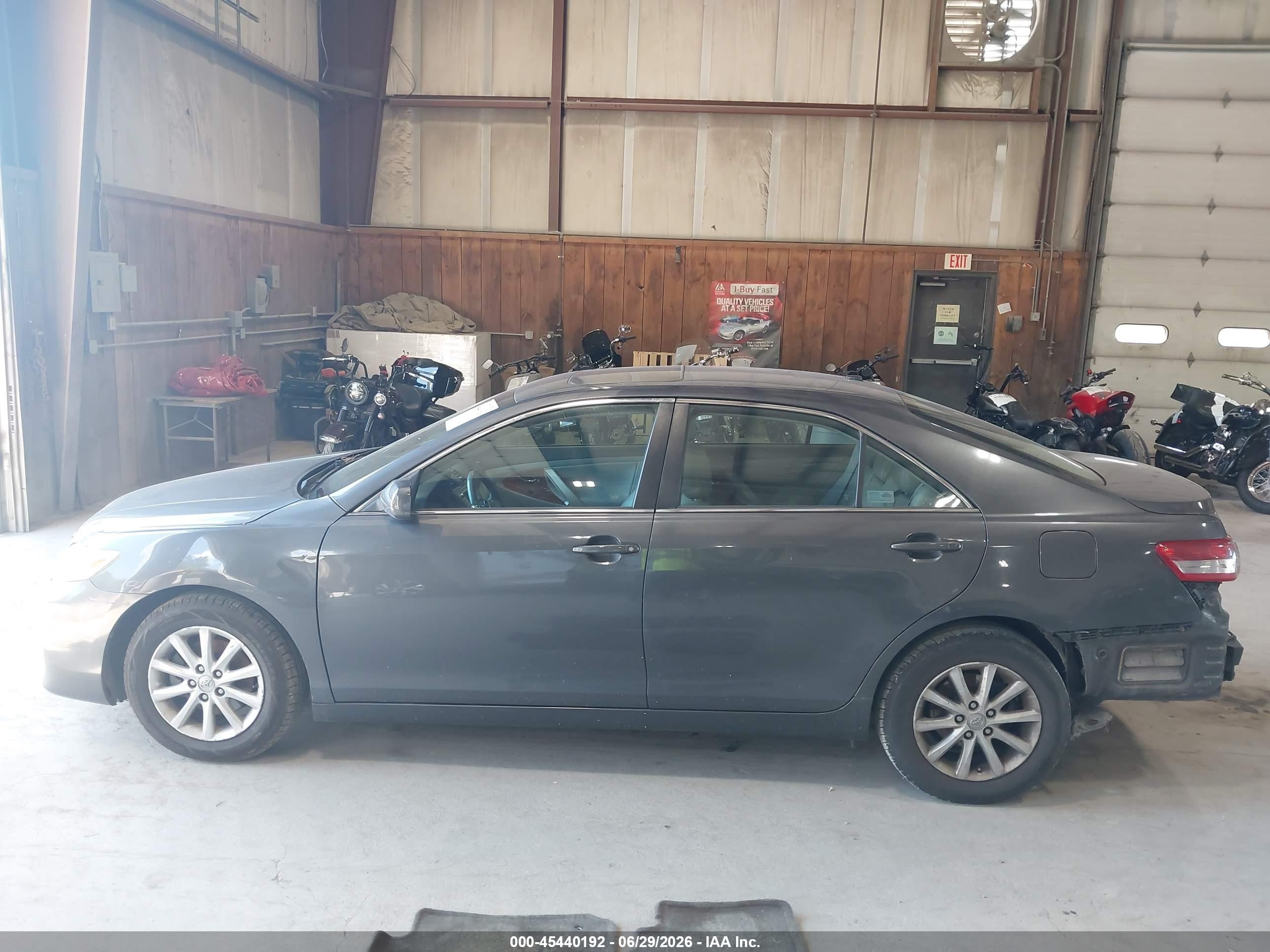 2011 Toyota Camry Xle Gray vin: 4T1BF3EK2BU208102