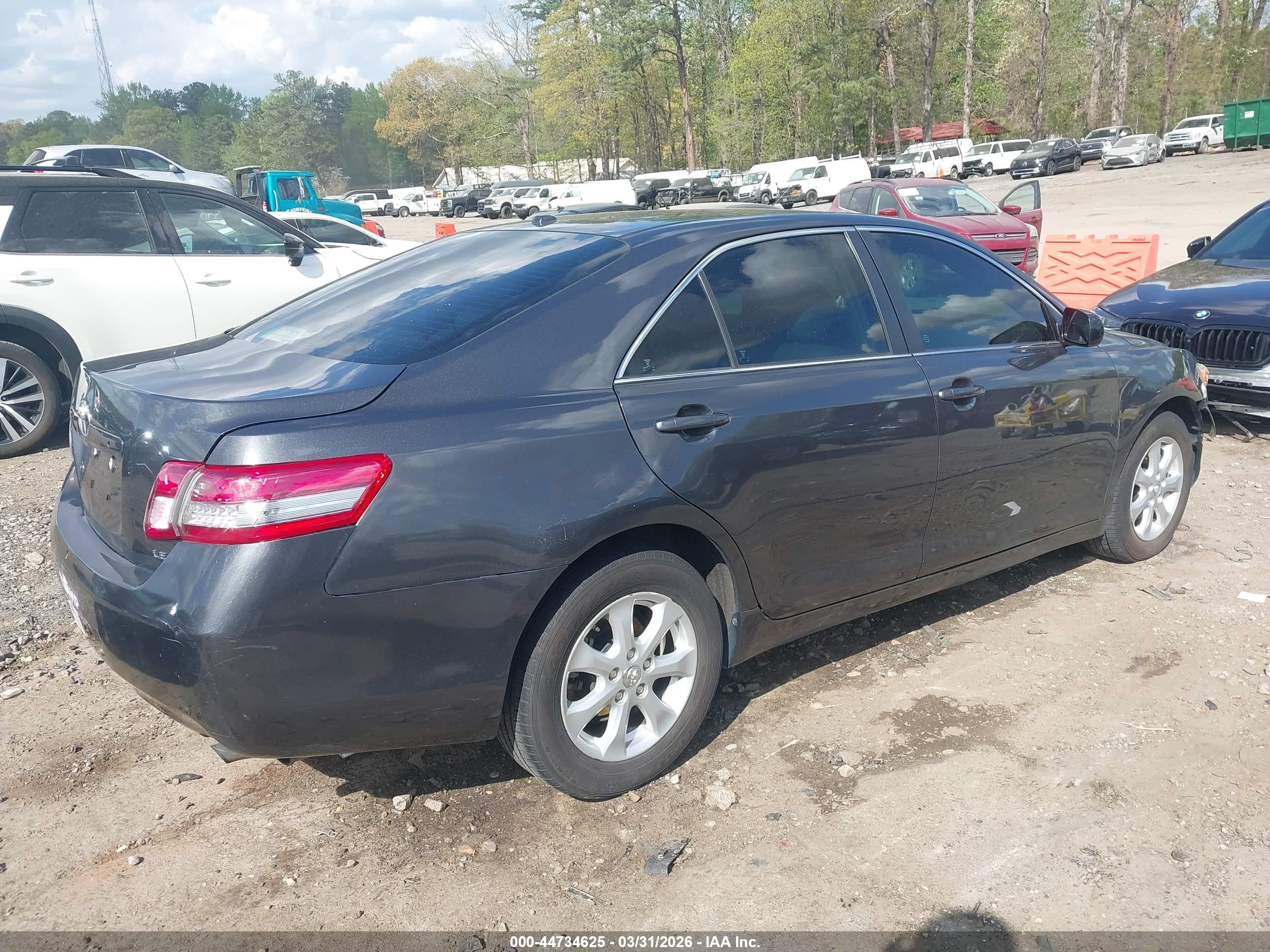 2011 Toyota Camry Le Gray vin: 4T1BF3EK2BU210724