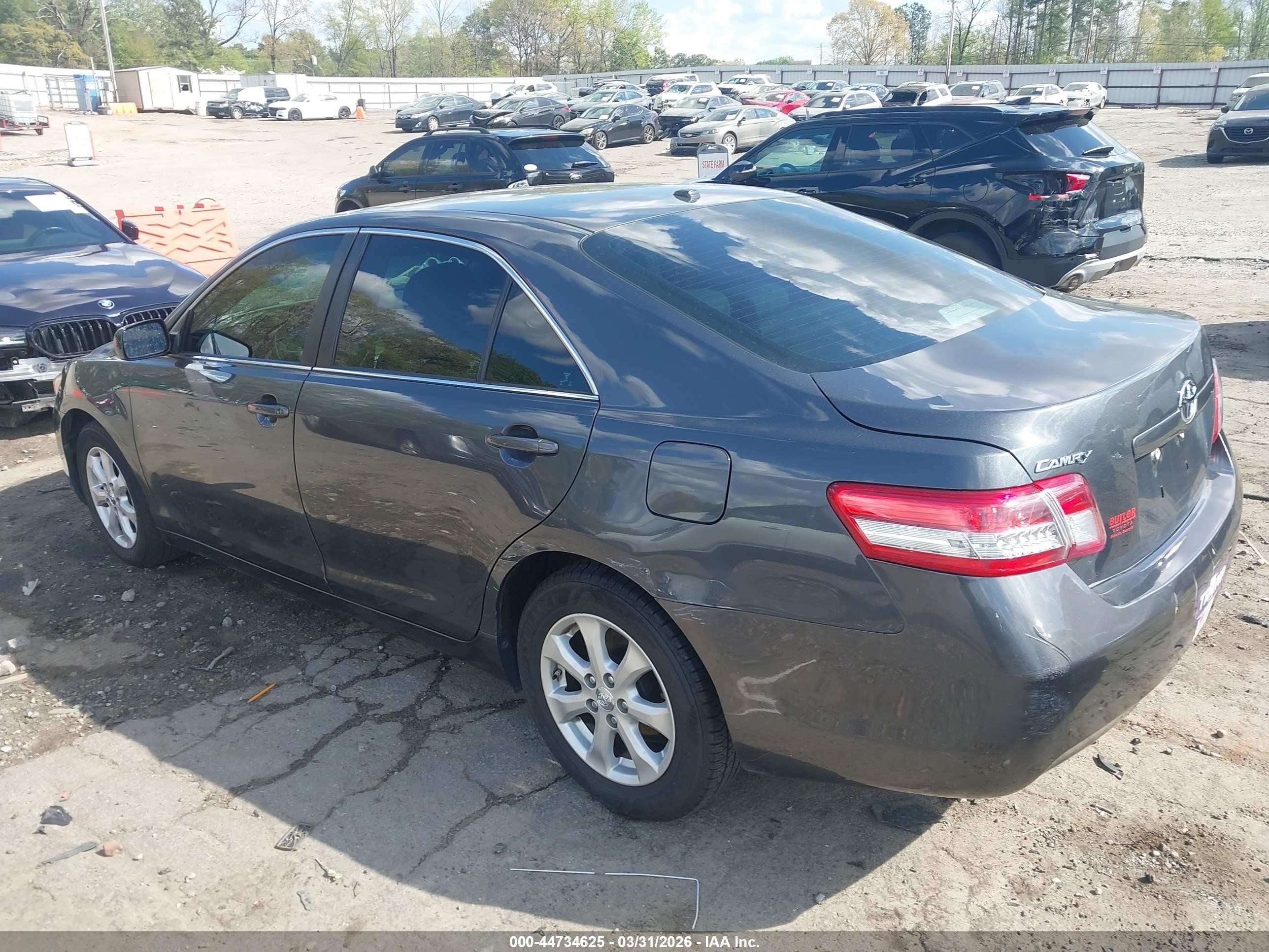 2011 Toyota Camry Le Gray vin: 4T1BF3EK2BU210724