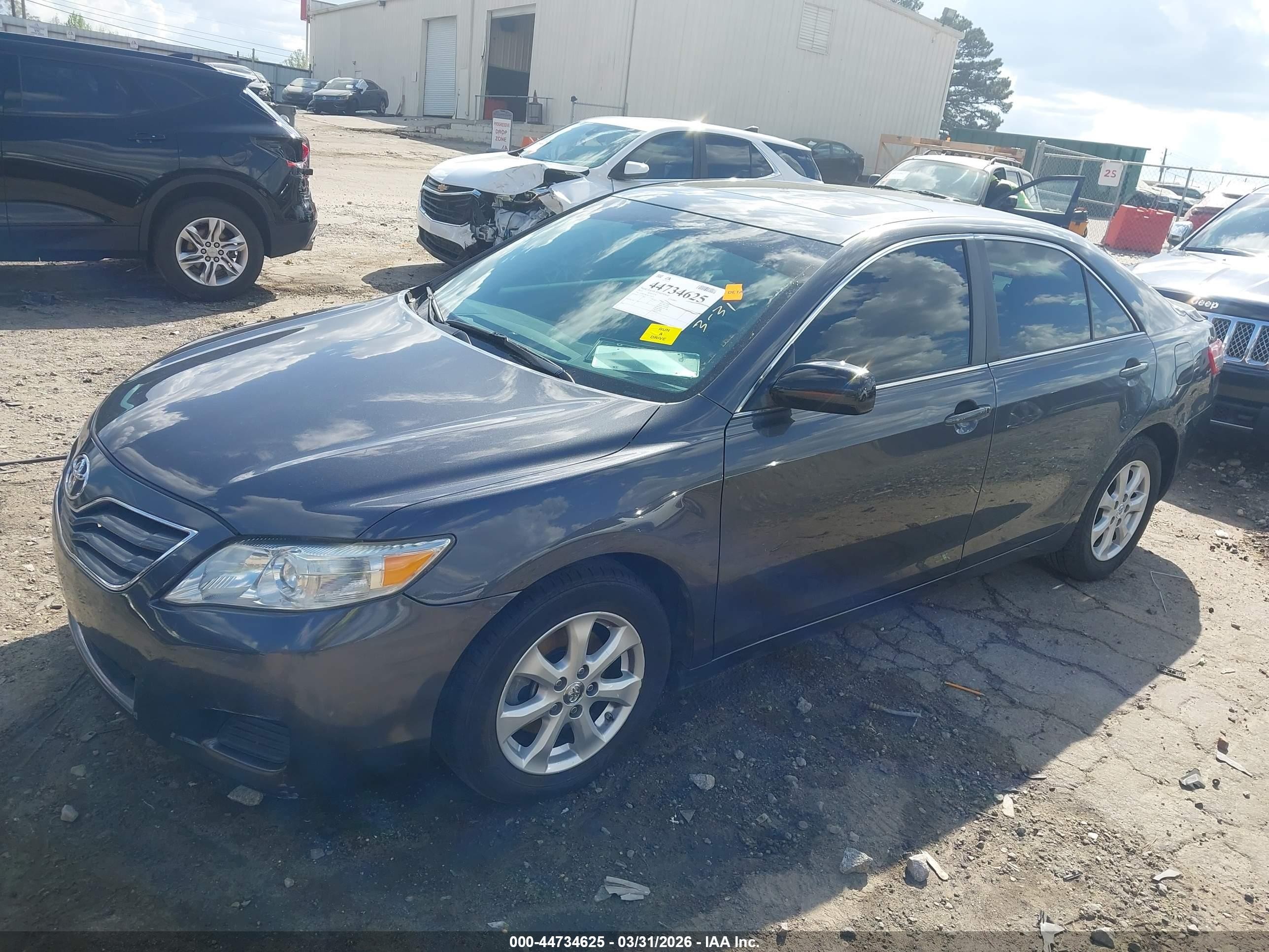 2011 Toyota Camry Le Gray vin: 4T1BF3EK2BU210724