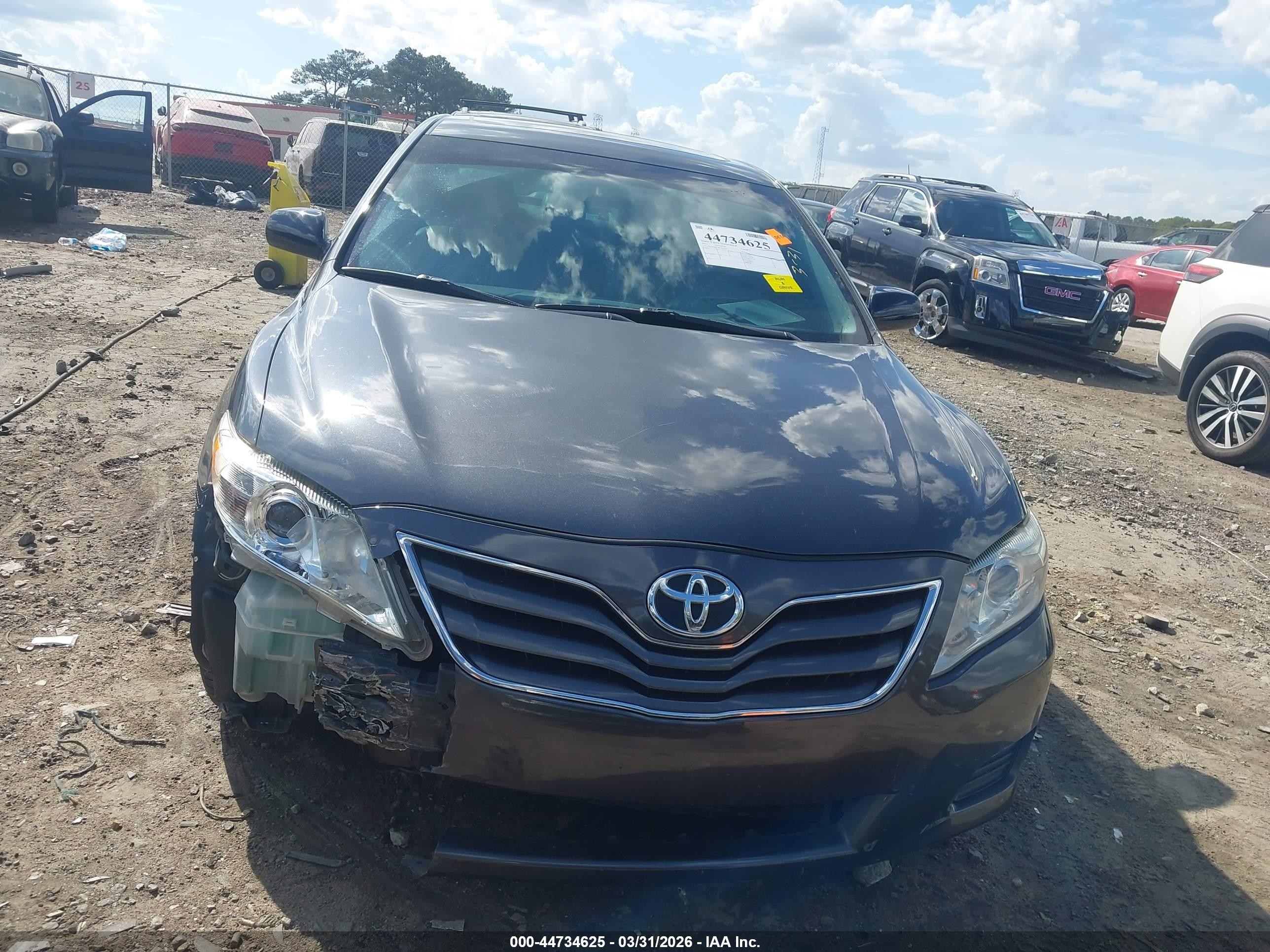 2011 Toyota Camry Le Gray vin: 4T1BF3EK2BU210724
