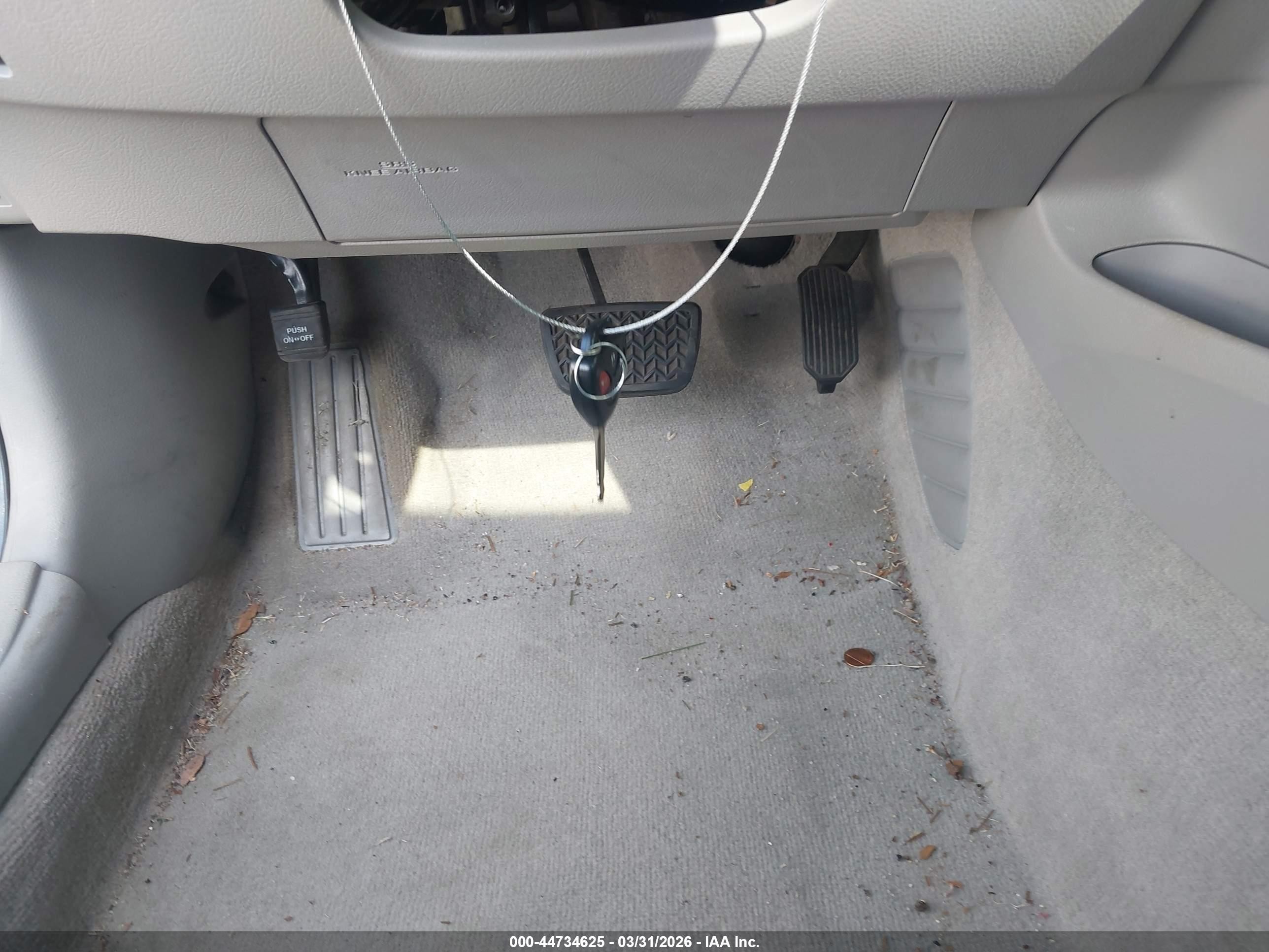 2011 Toyota Camry Le Gray vin: 4T1BF3EK2BU210724