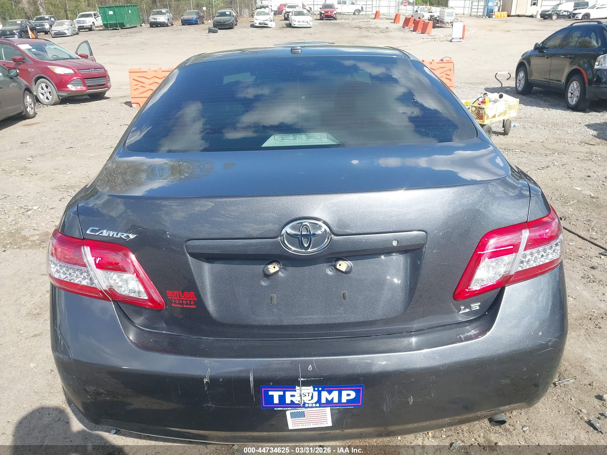 2011 Toyota Camry Le Gray vin: 4T1BF3EK2BU210724