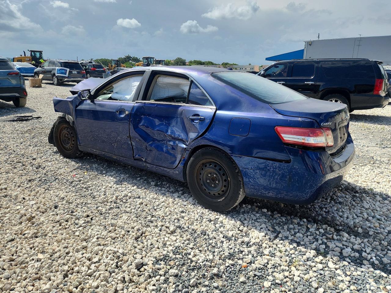 2011 Toyota Camry Base Blue vin: 4T1BF3EK2BU611643