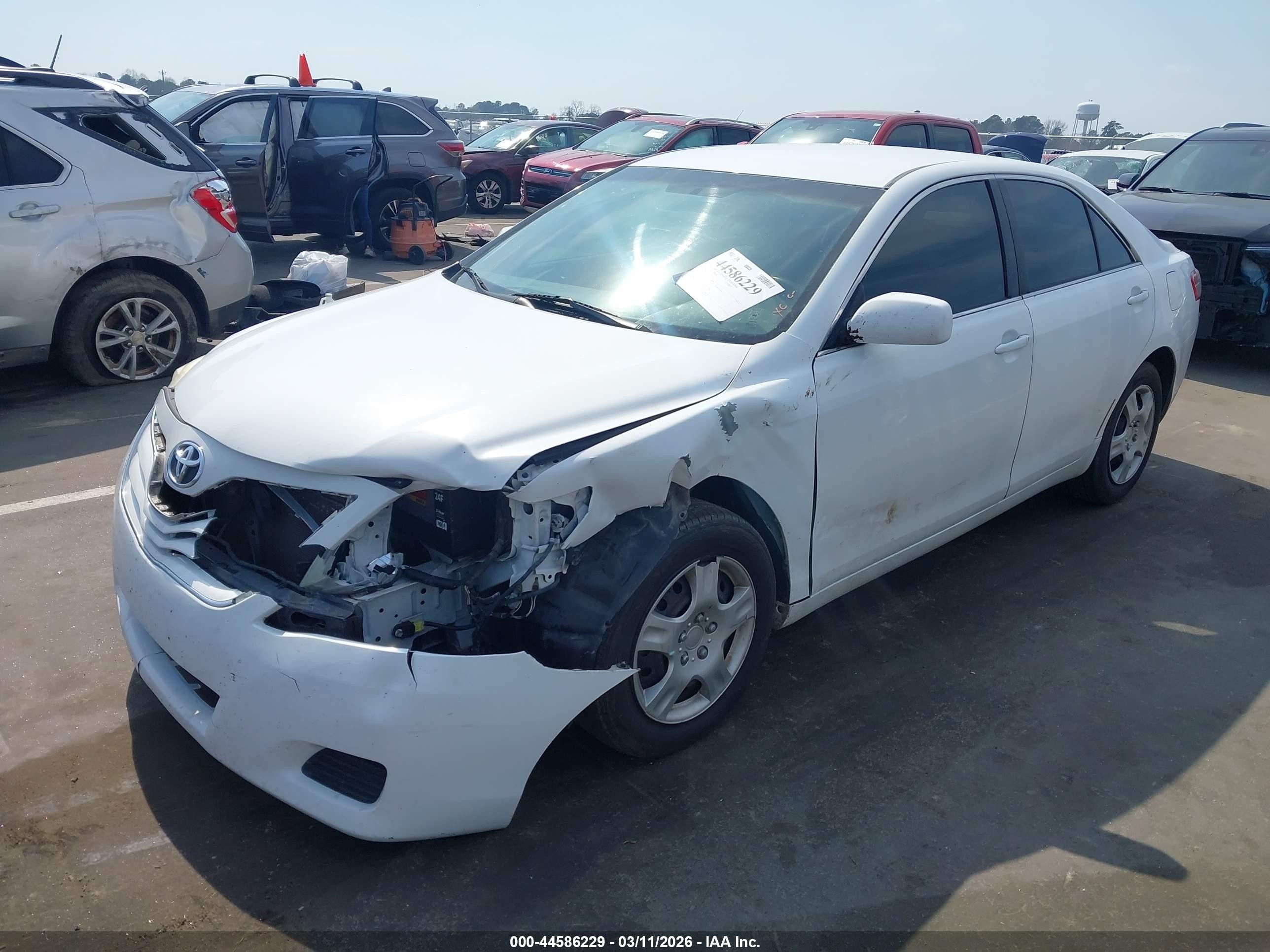 2011 Toyota Camry   White vin: 4T1BF3EK2BU613683