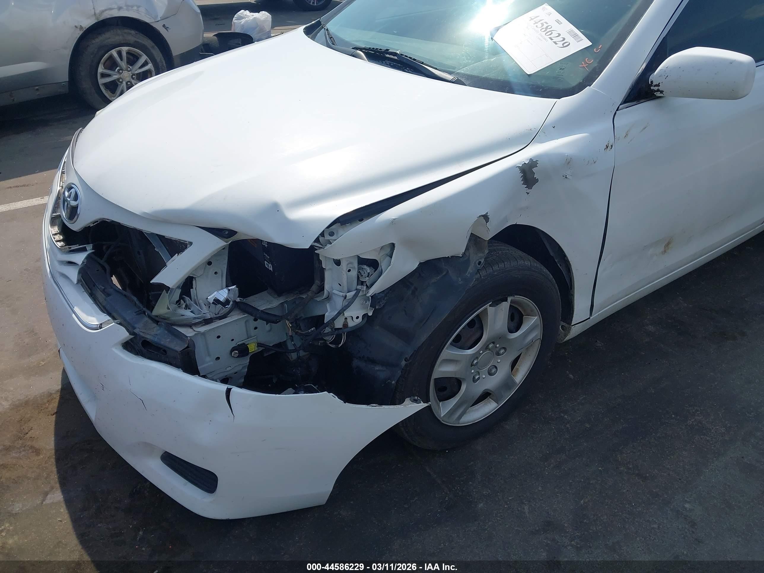 2011 Toyota Camry   White vin: 4T1BF3EK2BU613683
