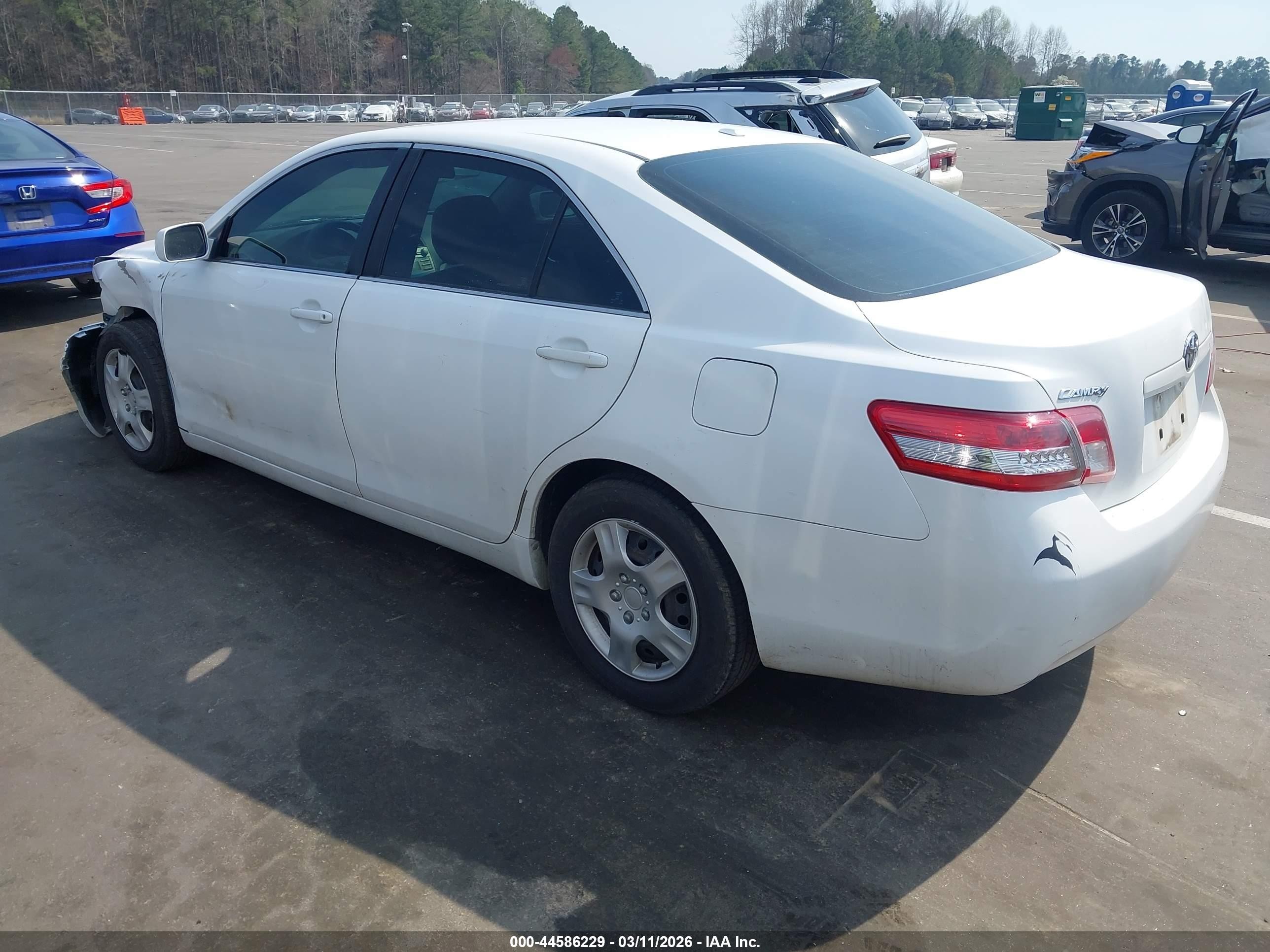 2011 Toyota Camry   White vin: 4T1BF3EK2BU613683