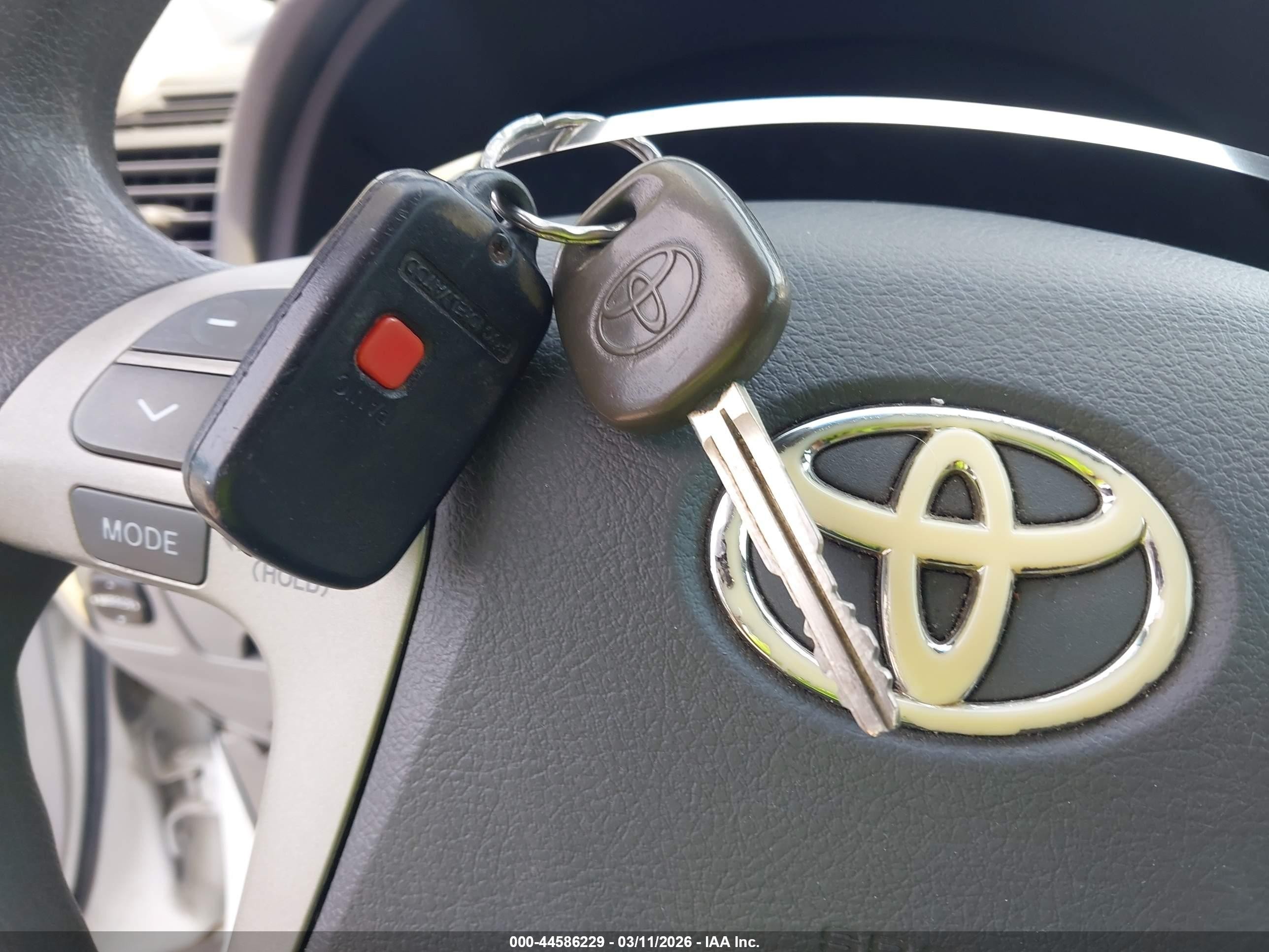 2011 Toyota Camry   White vin: 4T1BF3EK2BU613683