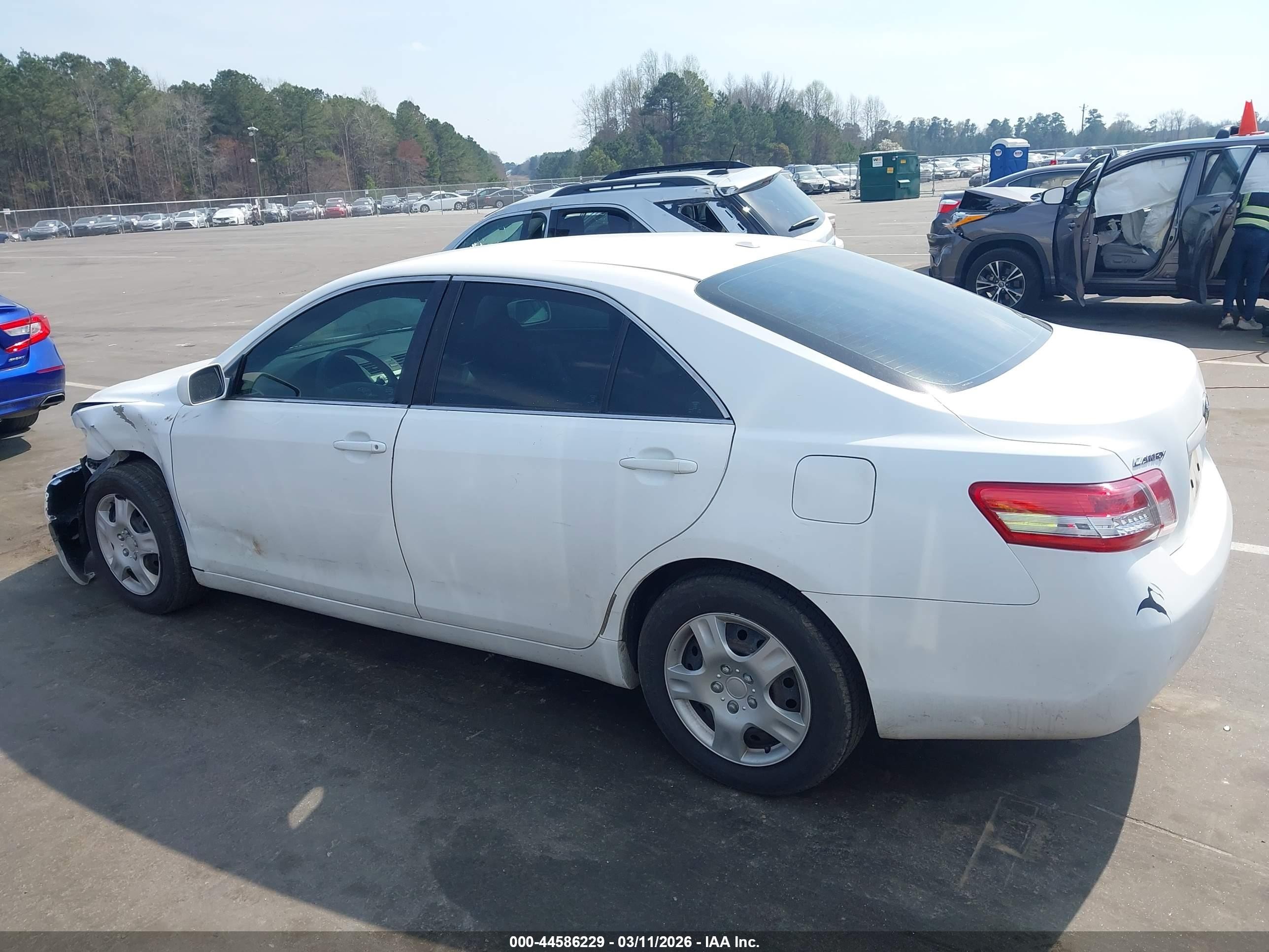 2011 Toyota Camry   White vin: 4T1BF3EK2BU613683