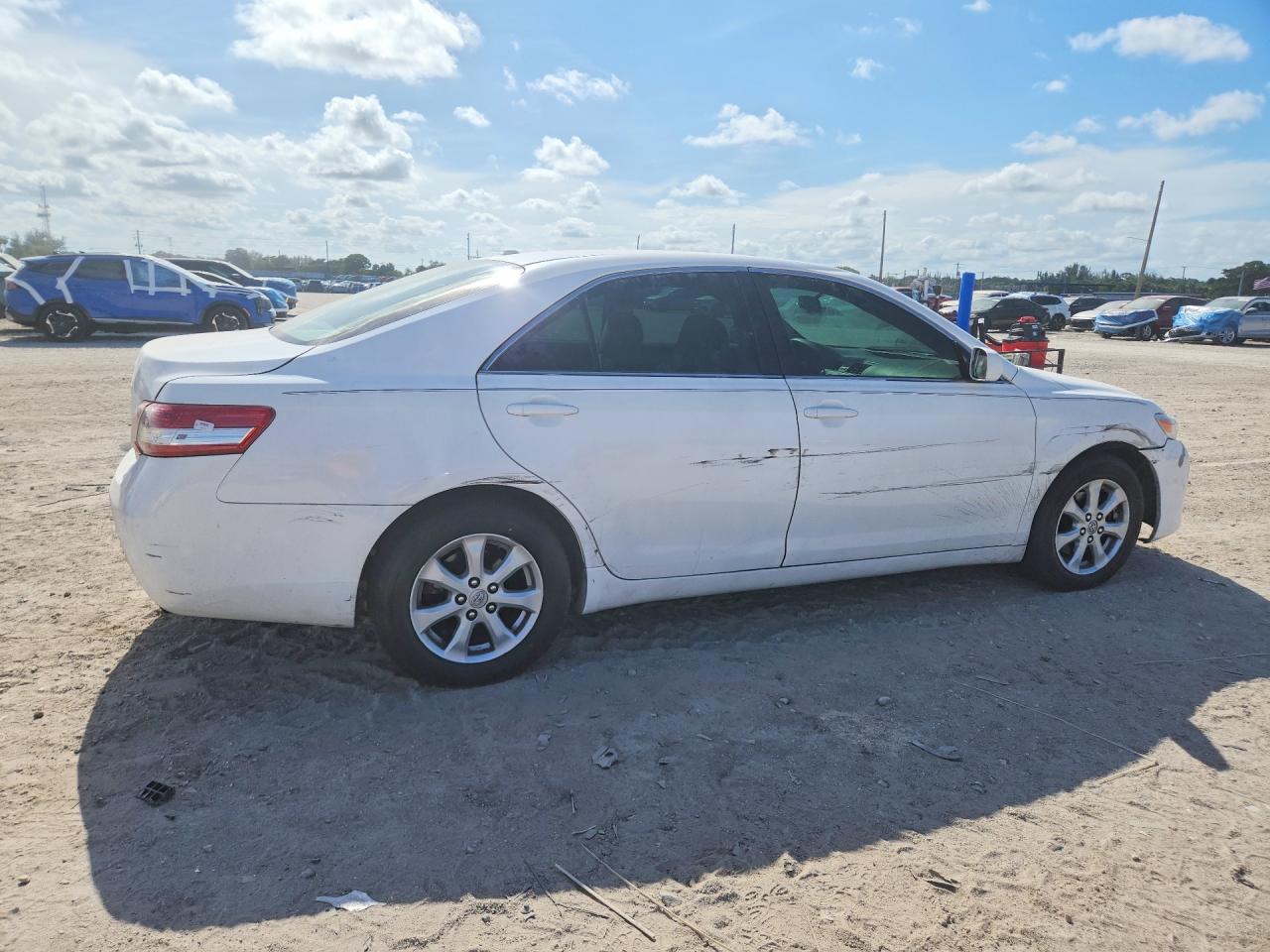 2011 Toyota Camry Le Белый vin: 4T1BF3EK2BU626675