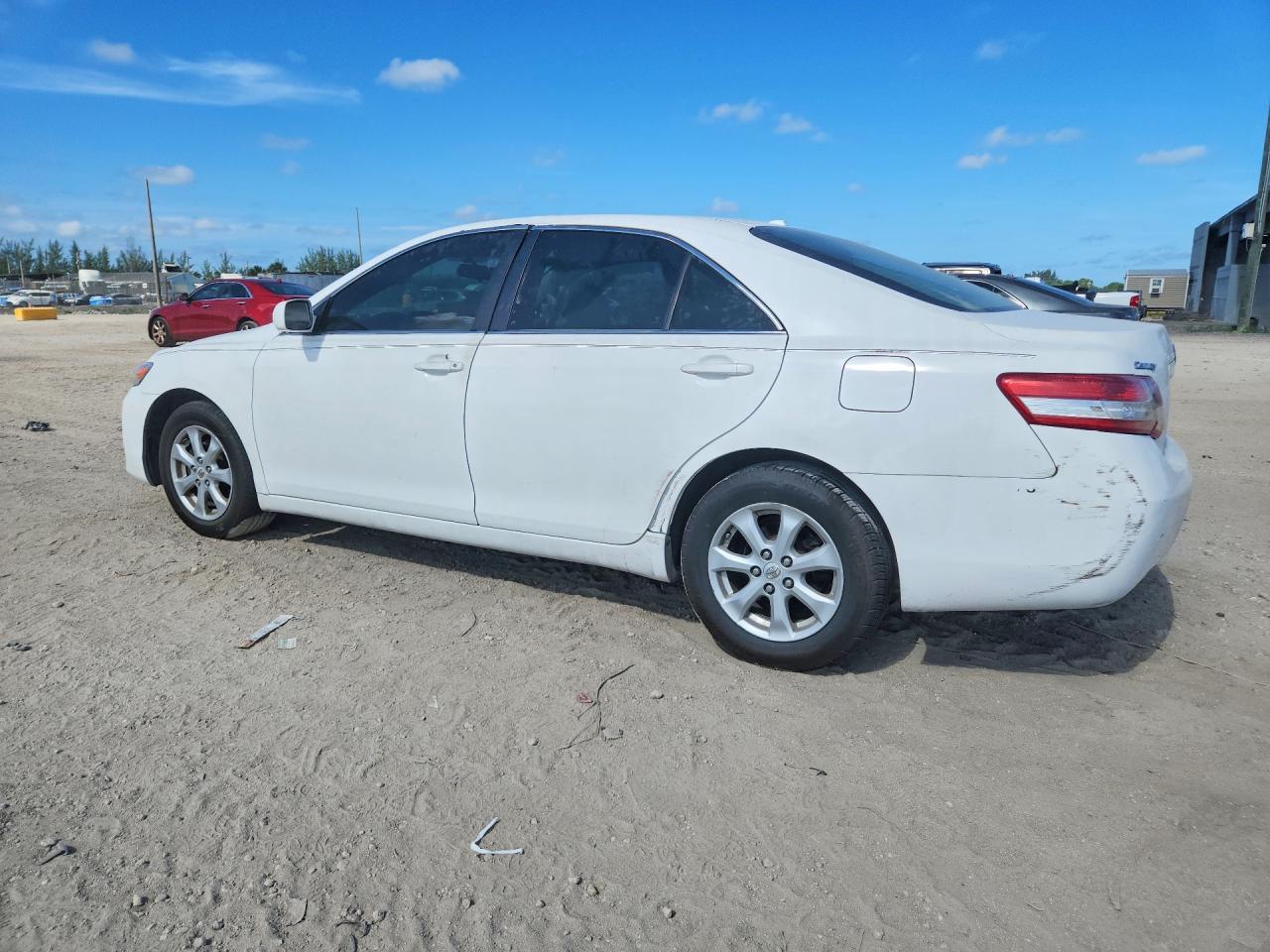 2011 Toyota Camry Le Белый vin: 4T1BF3EK2BU626675