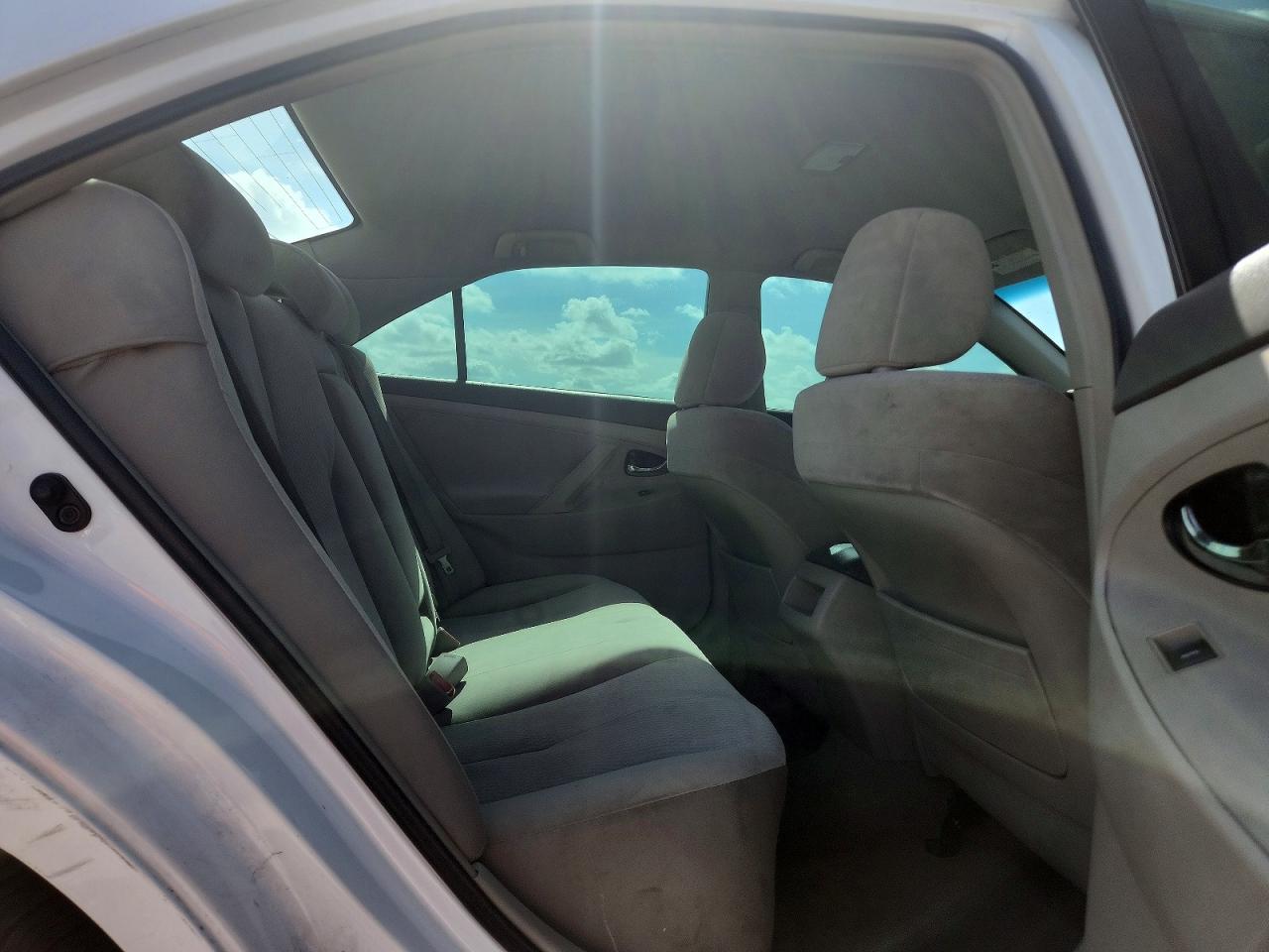 2011 Toyota Camry Le Белый vin: 4T1BF3EK2BU626675