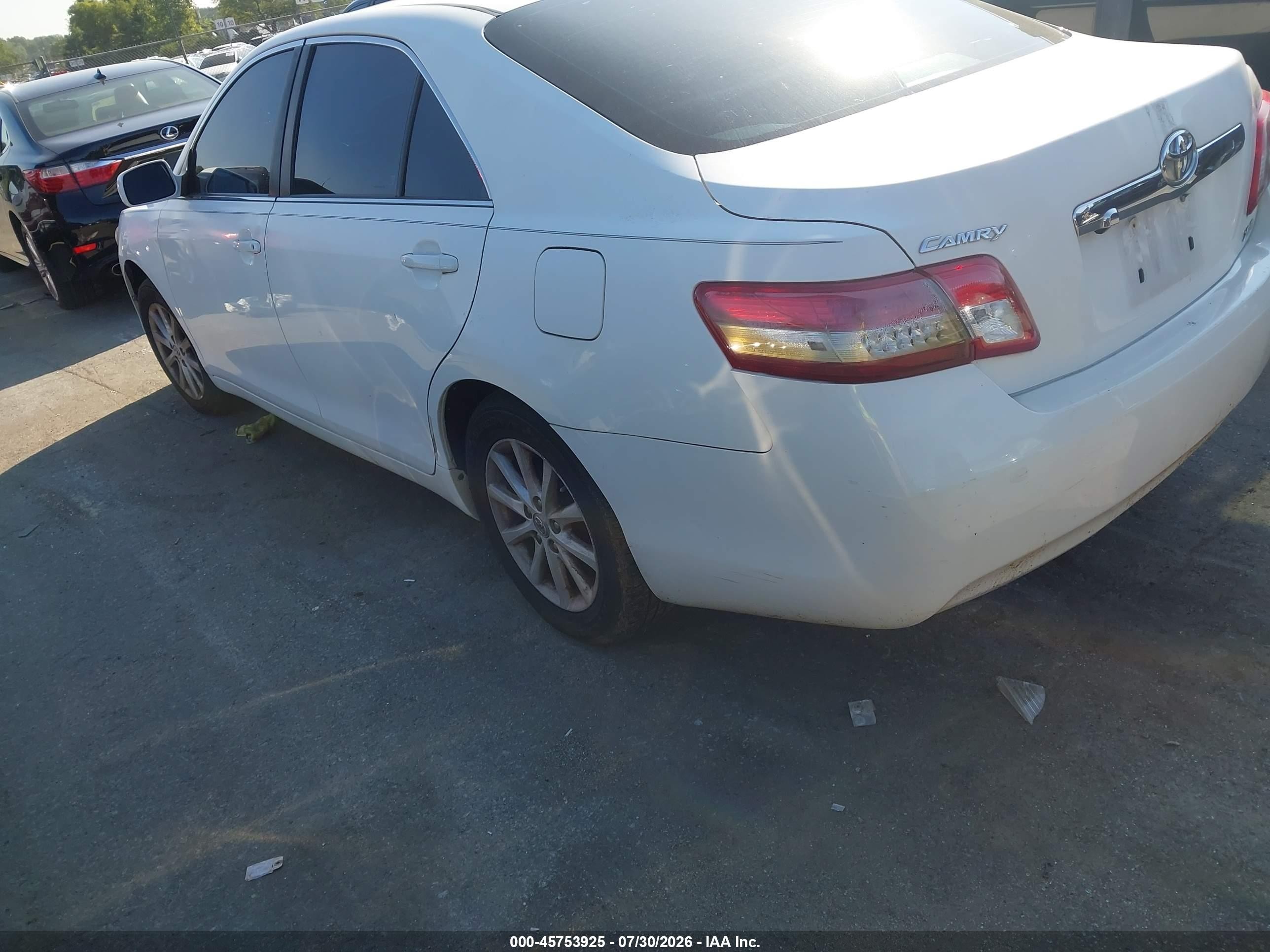 2011 Toyota Camry Xle White vin: 4T1BF3EK2BU627535