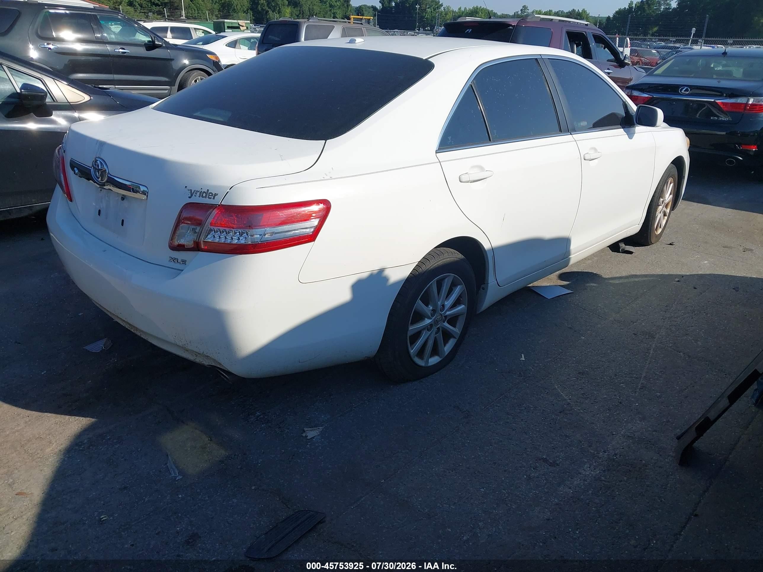 2011 Toyota Camry Xle White vin: 4T1BF3EK2BU627535