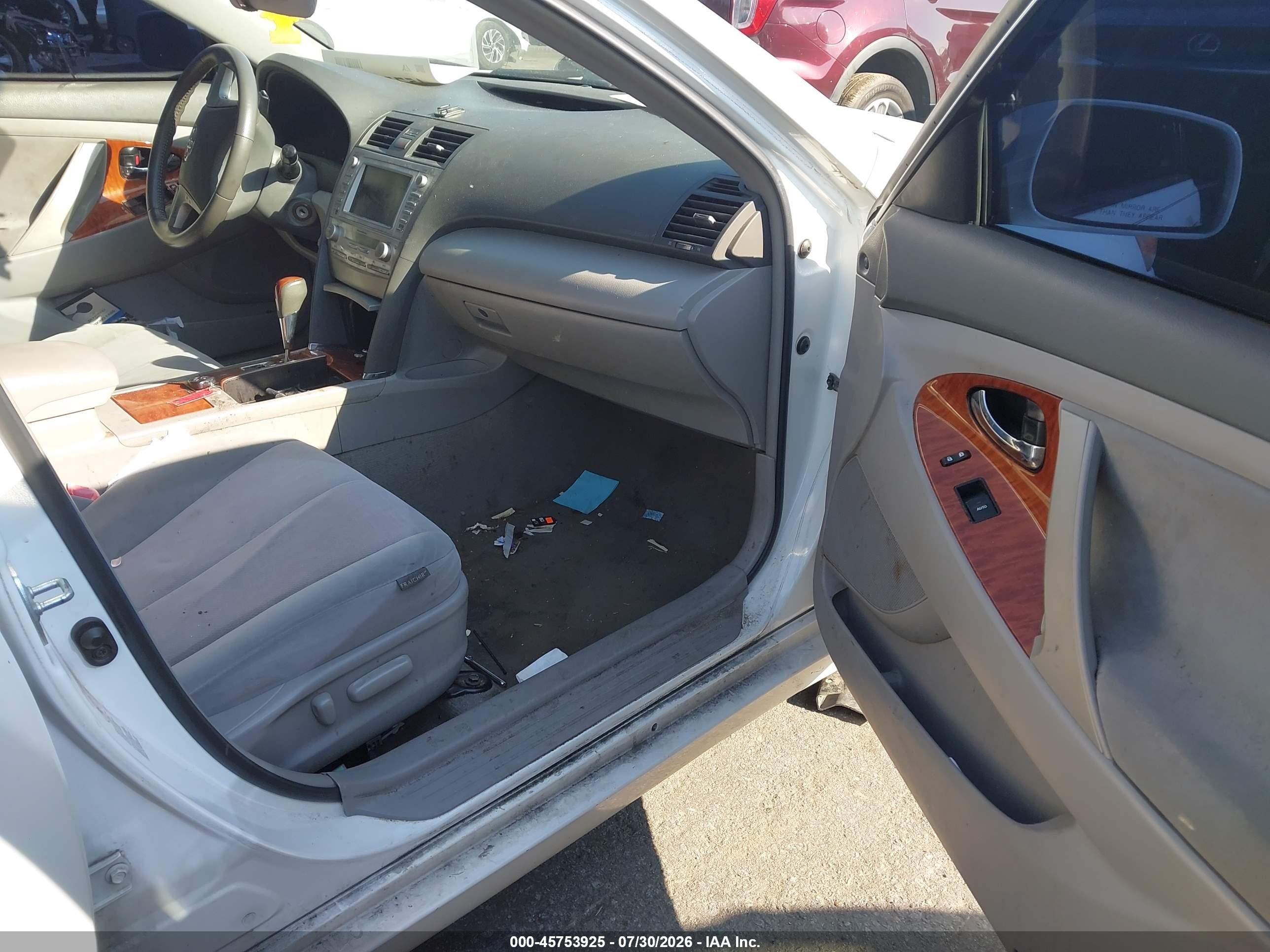 2011 Toyota Camry Xle White vin: 4T1BF3EK2BU627535