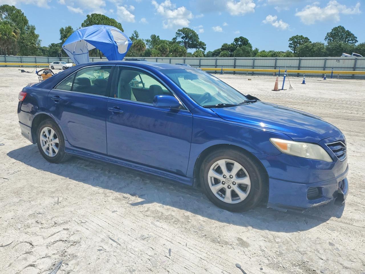 2011 Toyota Camry Le Blue vin: 4T1BF3EK2BU631472