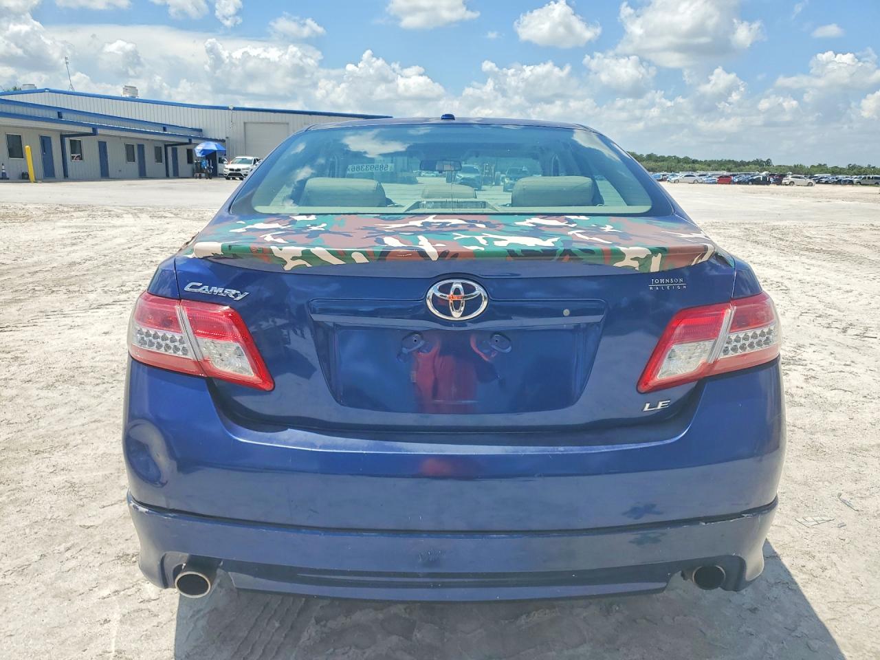 2011 Toyota Camry Le Blue vin: 4T1BF3EK2BU631472