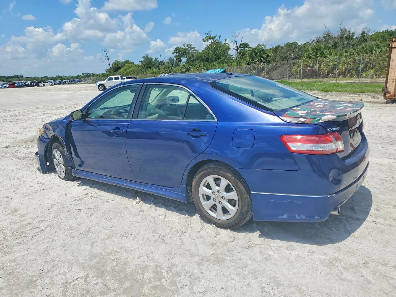 2011 Toyota Camry Le Blue vin: 4T1BF3EK2BU631472