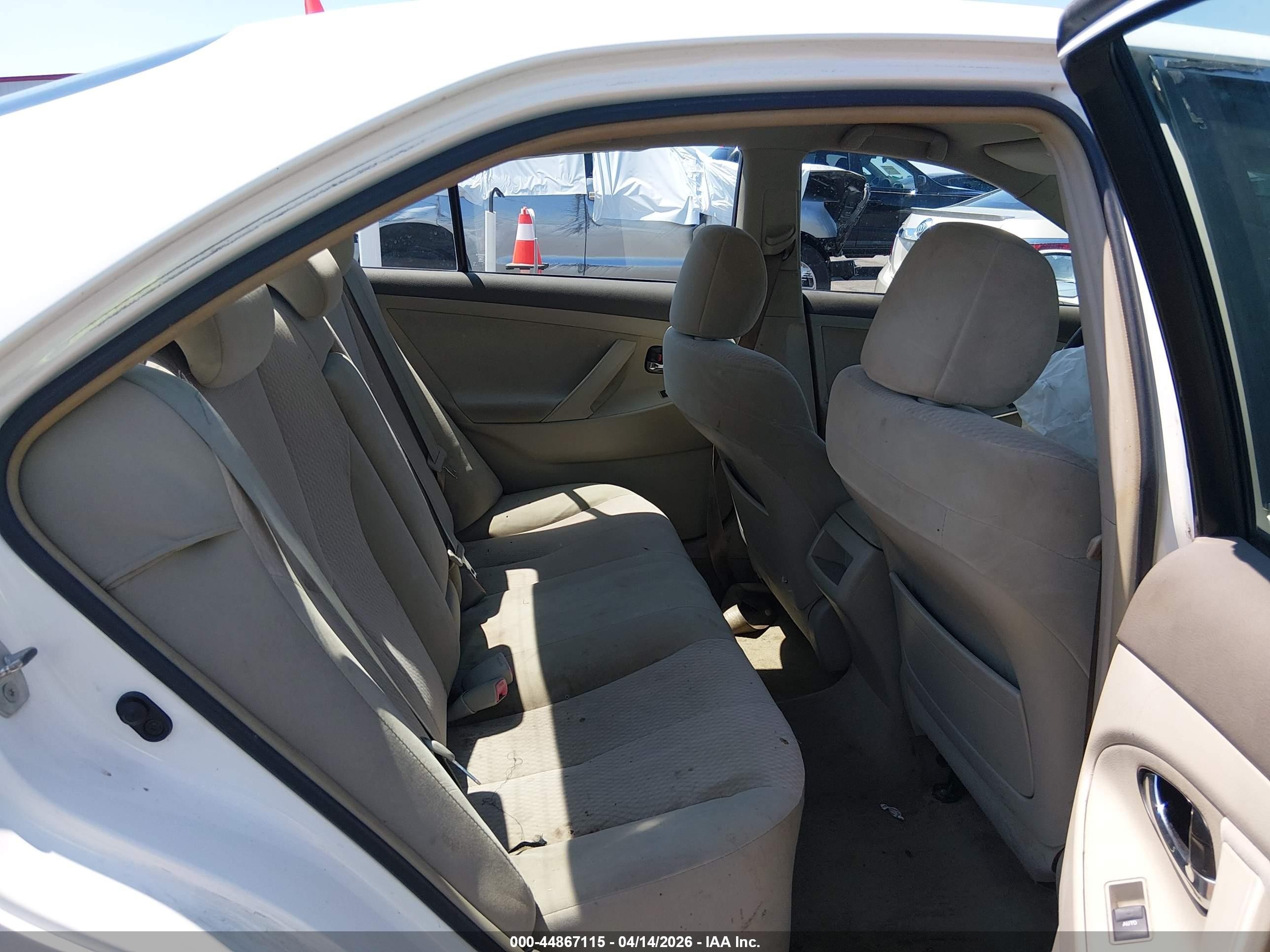 2011 Toyota Camry   White vin: 4T1BF3EK2BU632119