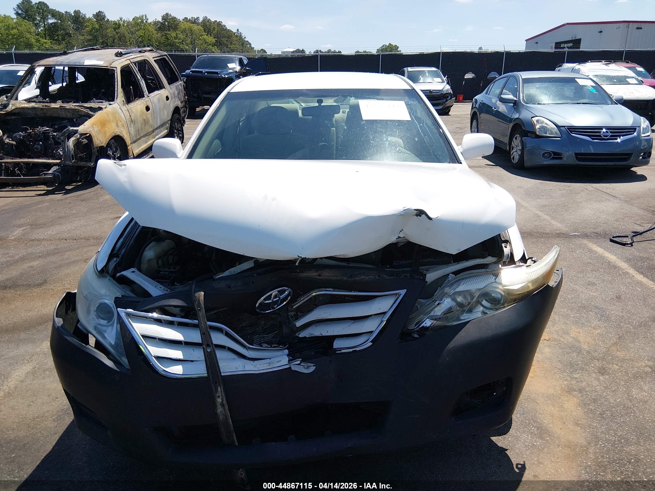 2011 Toyota Camry   White vin: 4T1BF3EK2BU632119