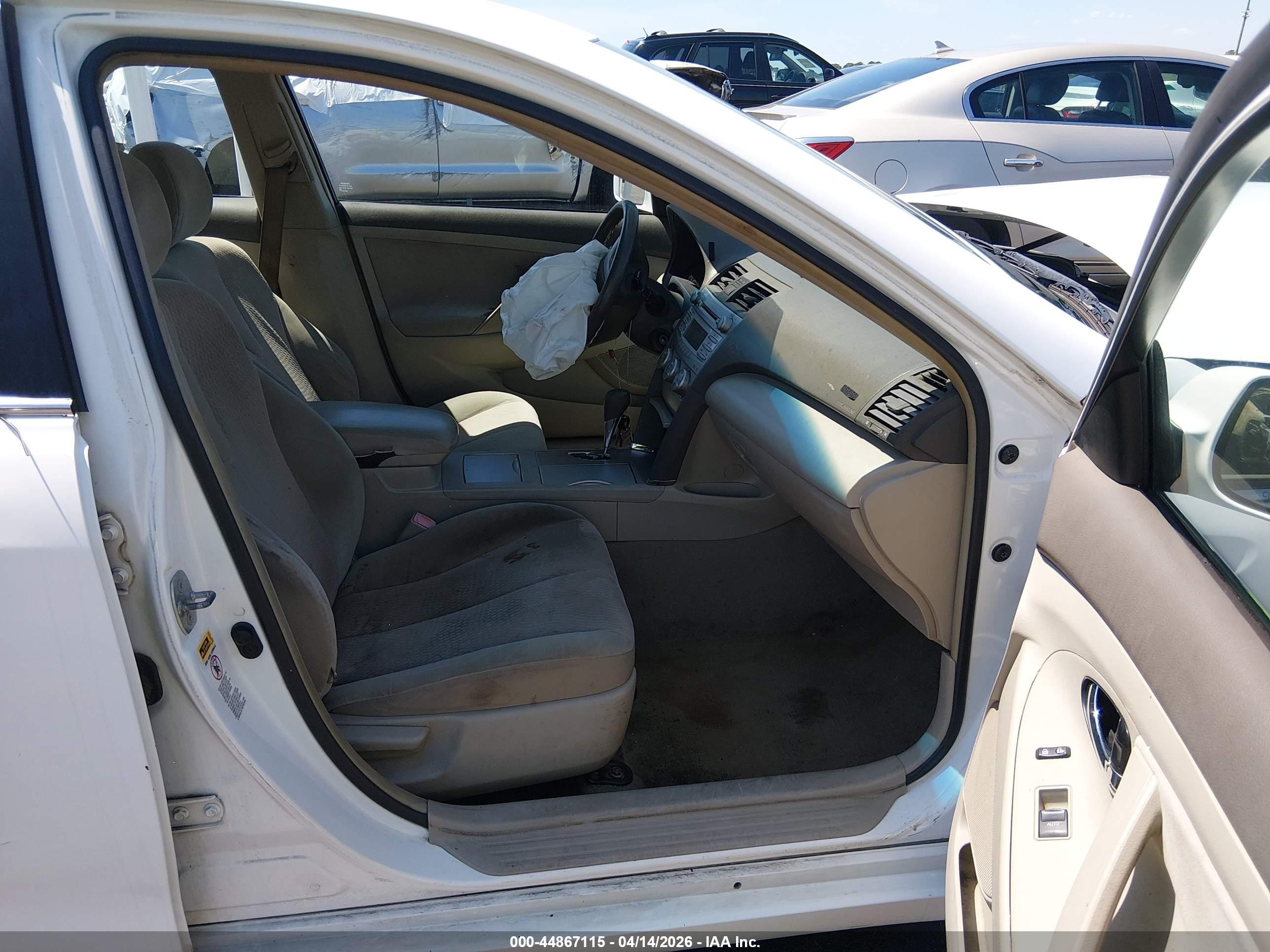2011 Toyota Camry   White vin: 4T1BF3EK2BU632119