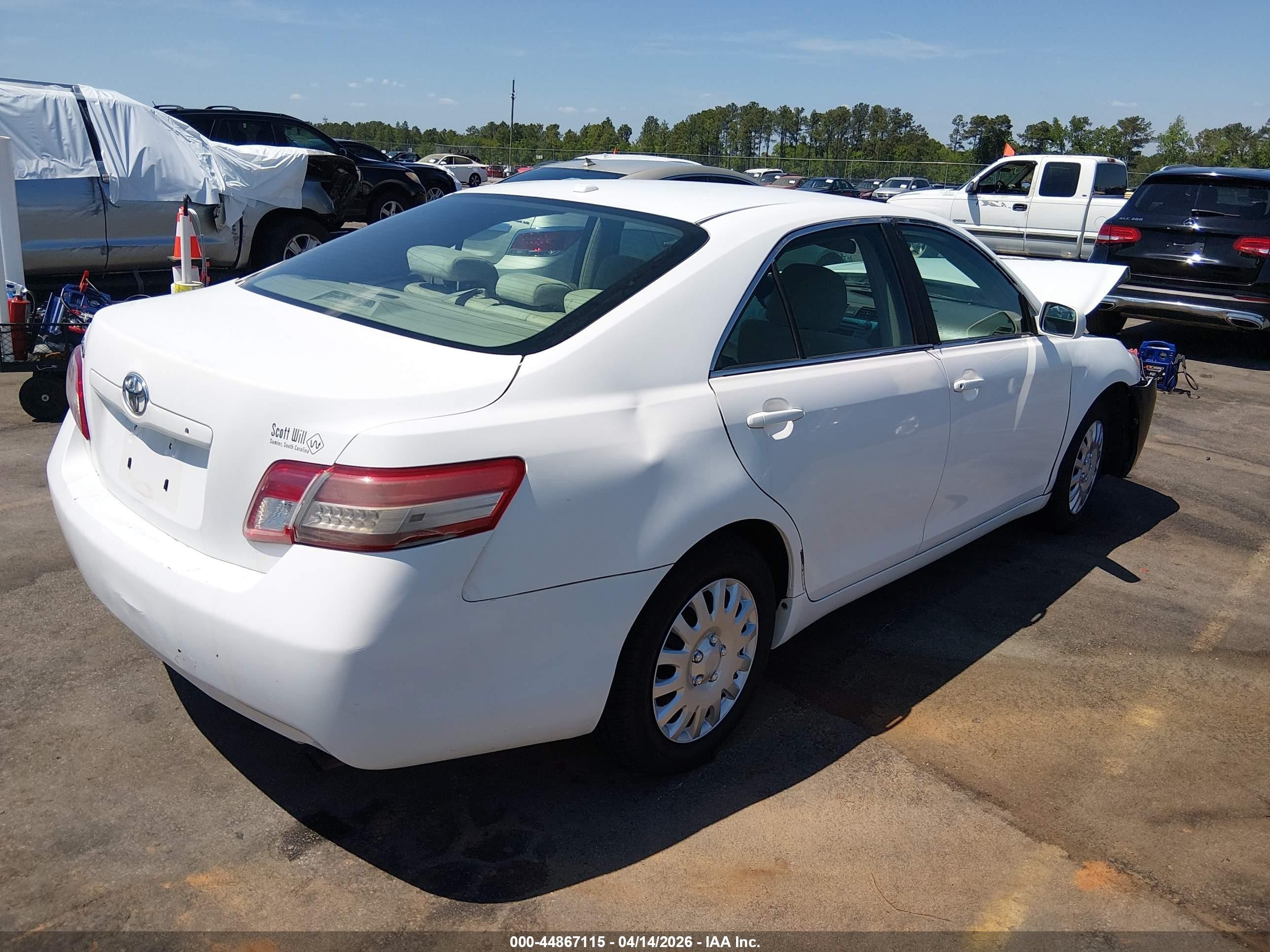 2011 Toyota Camry   White vin: 4T1BF3EK2BU632119