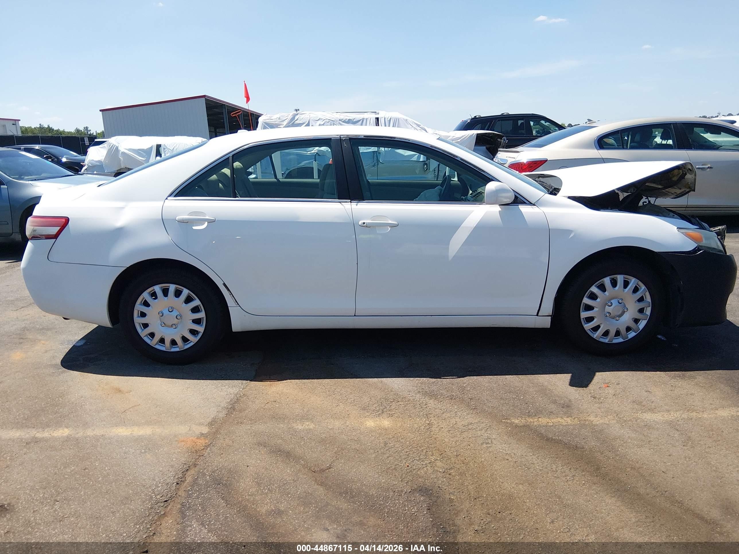2011 Toyota Camry   White vin: 4T1BF3EK2BU632119