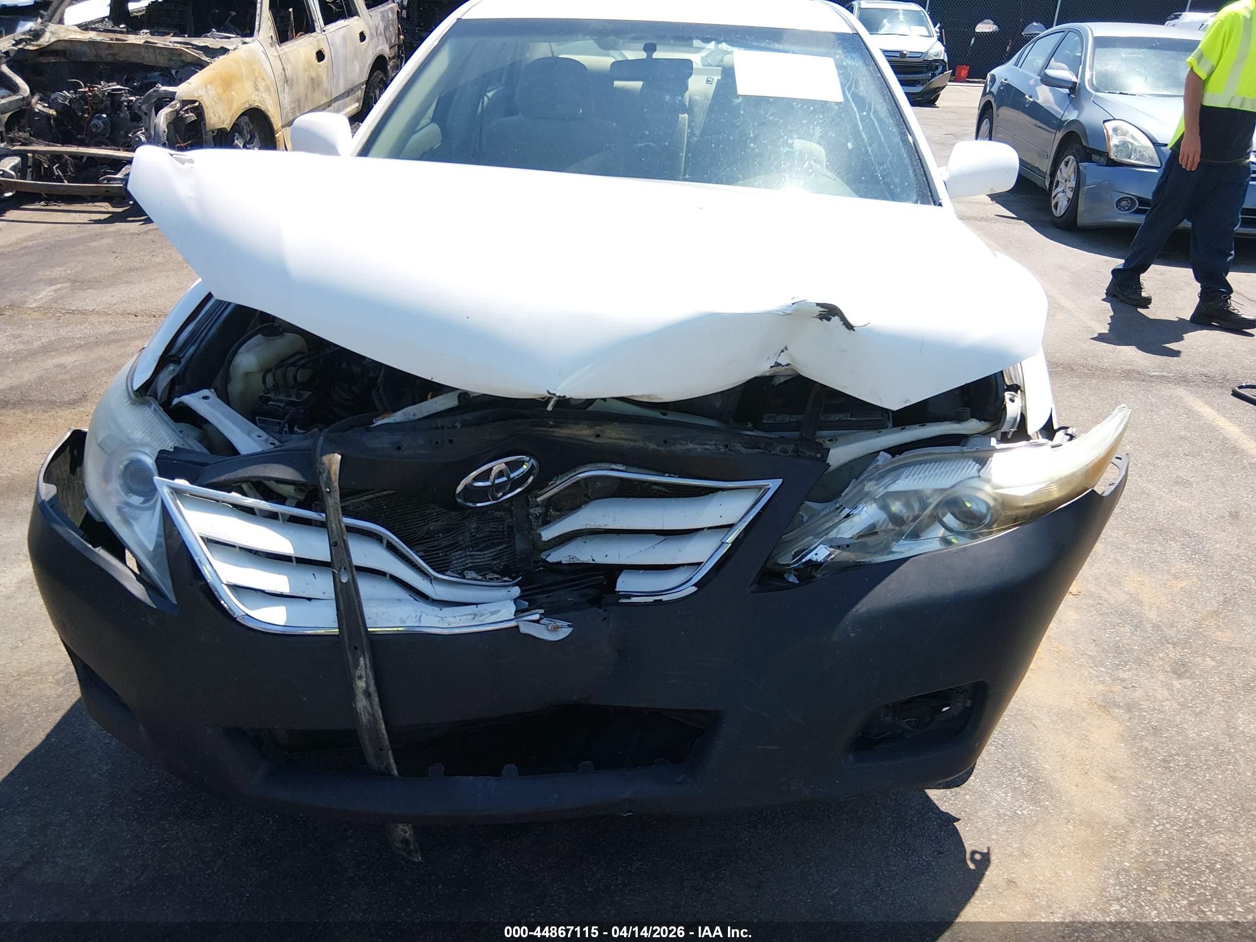 2011 Toyota Camry   White vin: 4T1BF3EK2BU632119