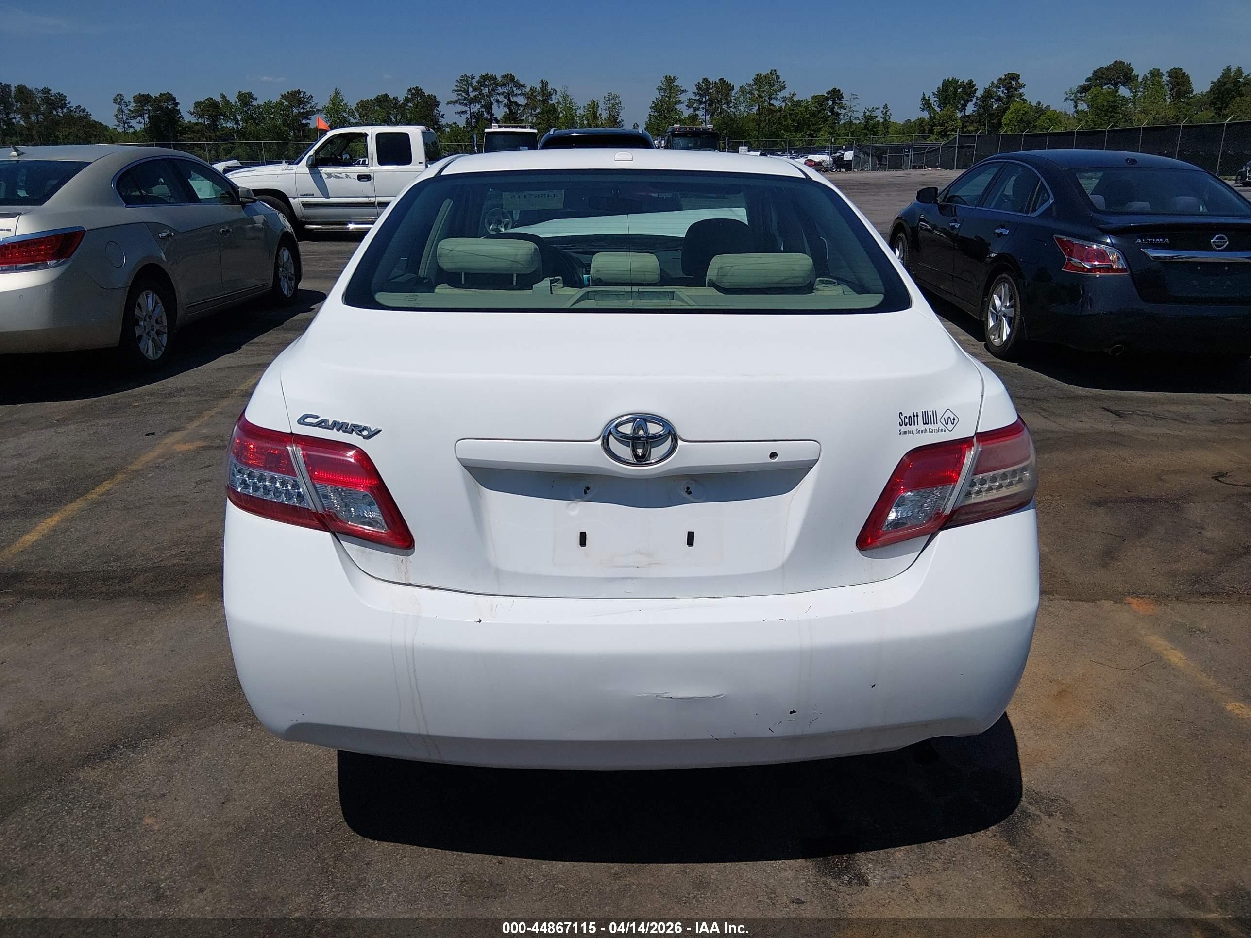 2011 Toyota Camry   White vin: 4T1BF3EK2BU632119