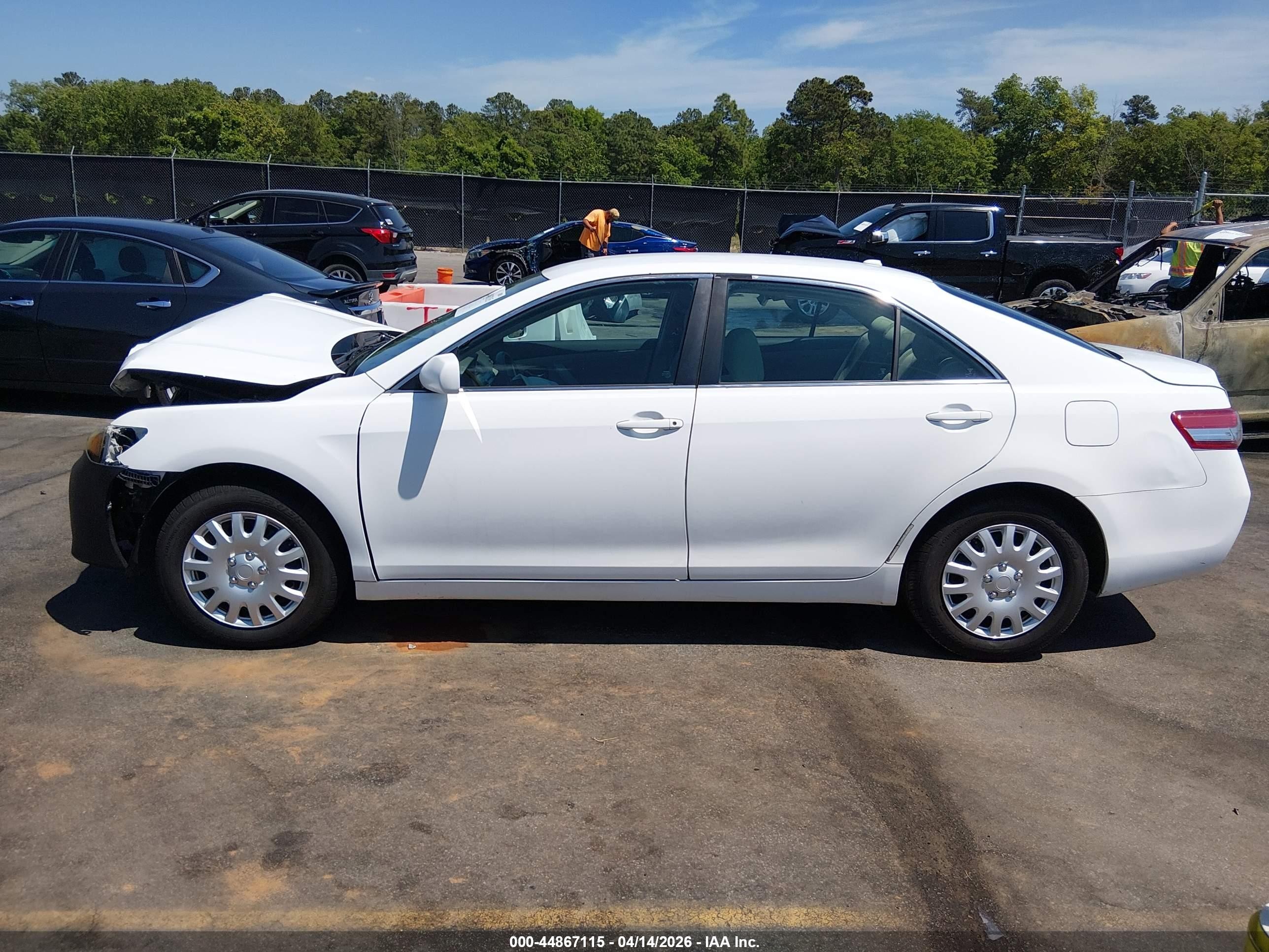 2011 Toyota Camry   White vin: 4T1BF3EK2BU632119