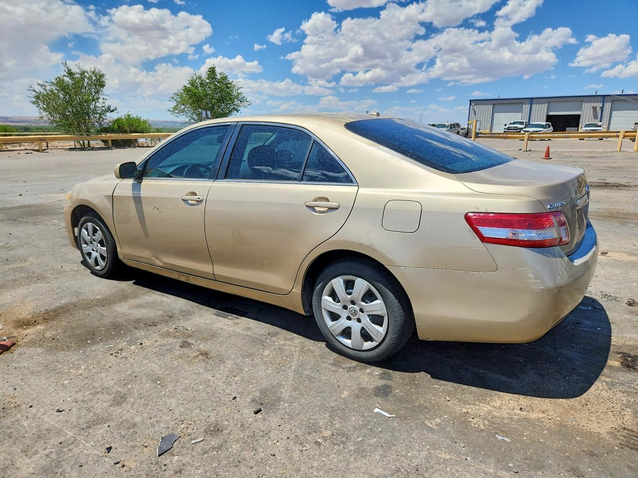 2011 Toyota Camry Xle Gold vin: 4T1BF3EK2BU633027